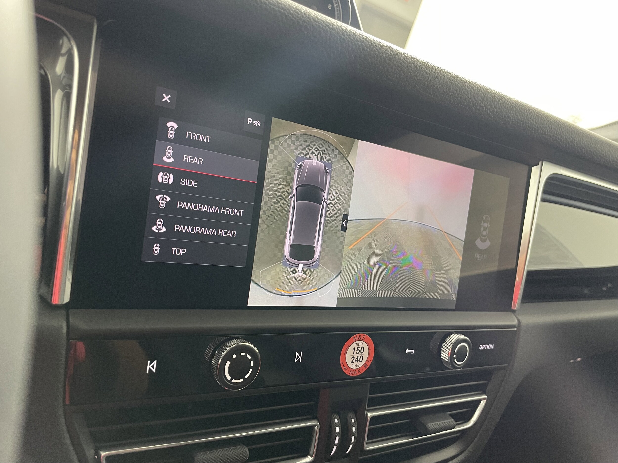 2026 Porsche Macan - Photo 24