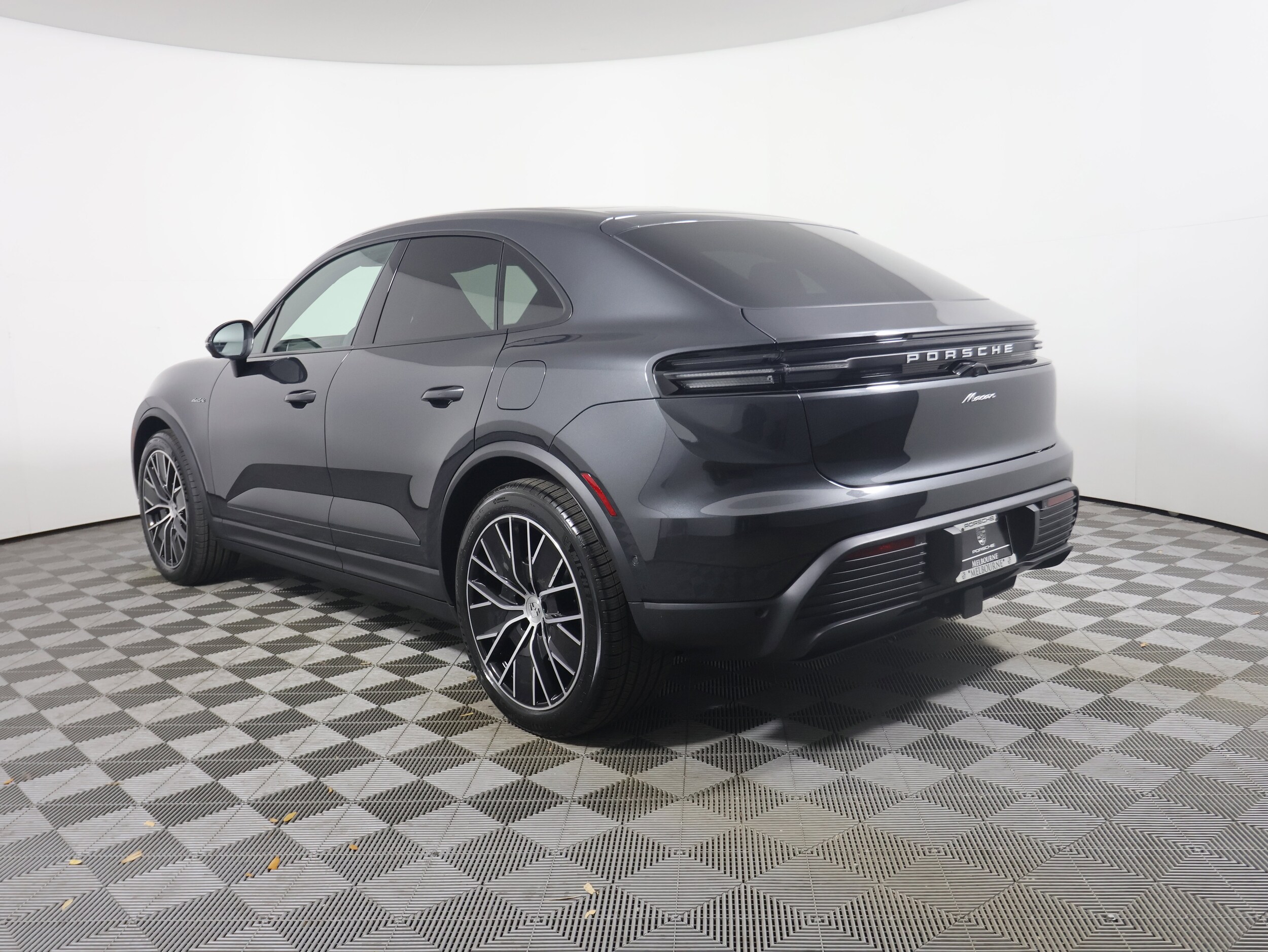 2025 Porsche Macan Electric photo 3