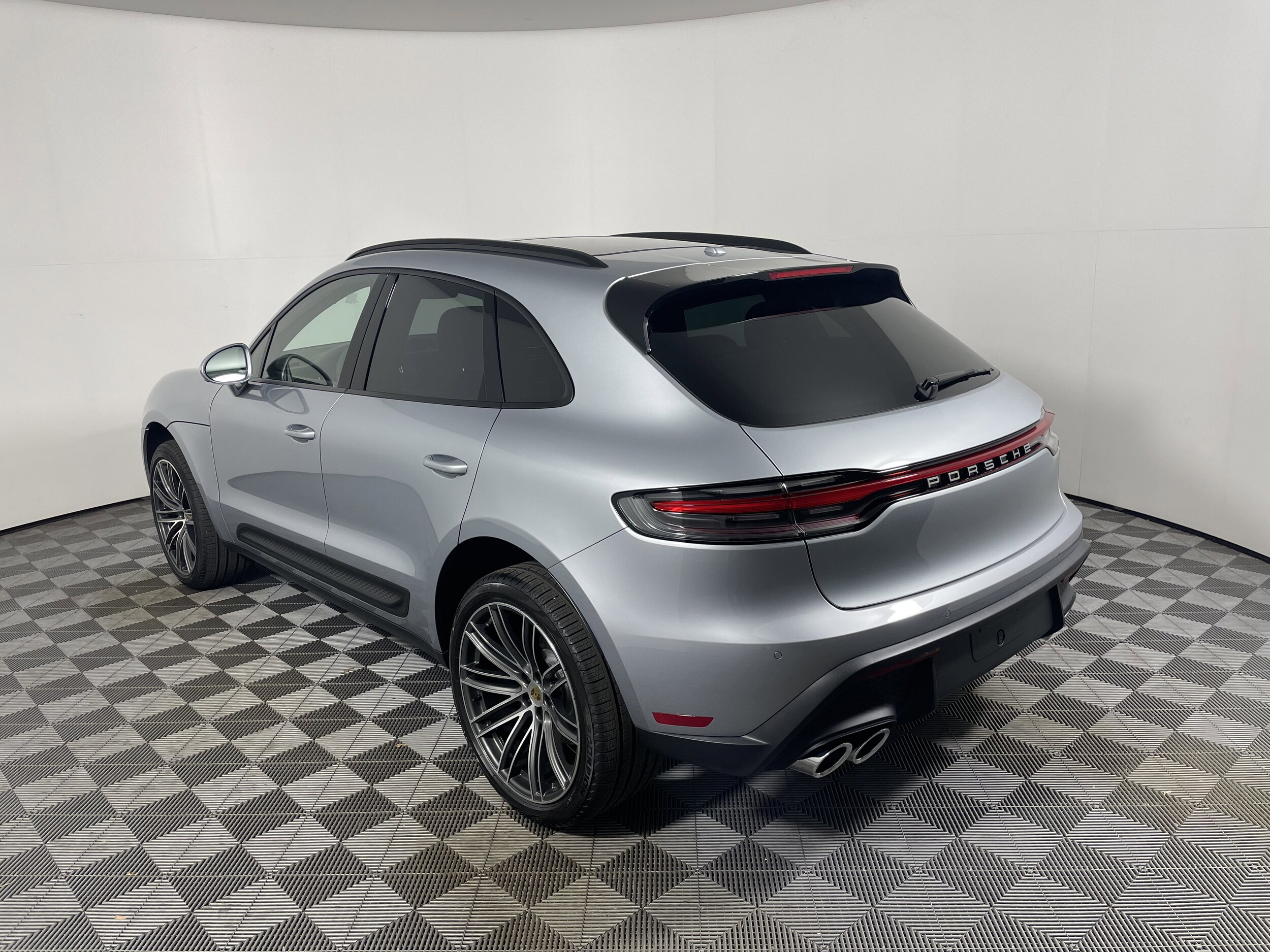 2026 Porsche Macan T photo 3
