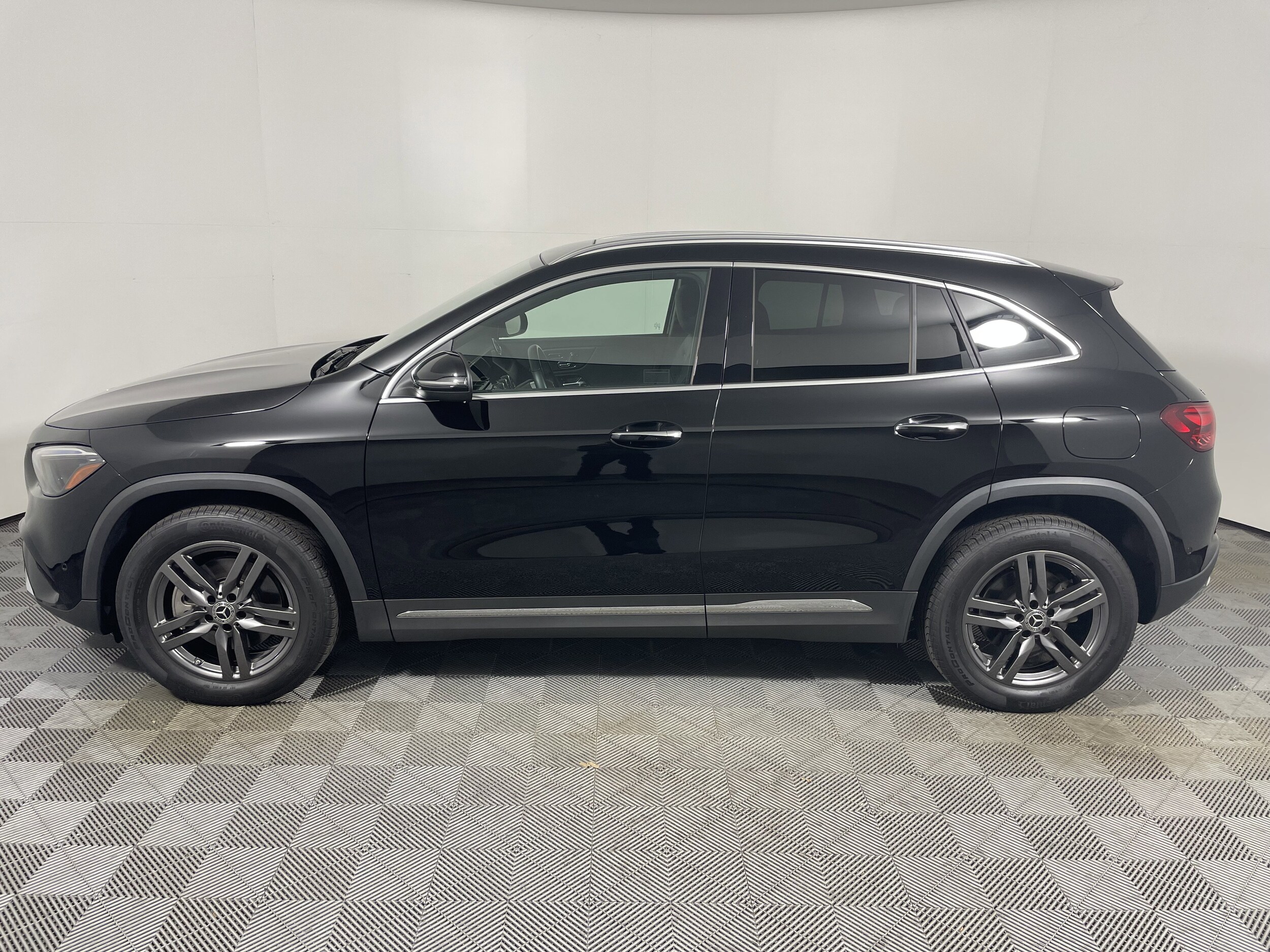 2025 Mercedes Benz GLA 250 photo 2