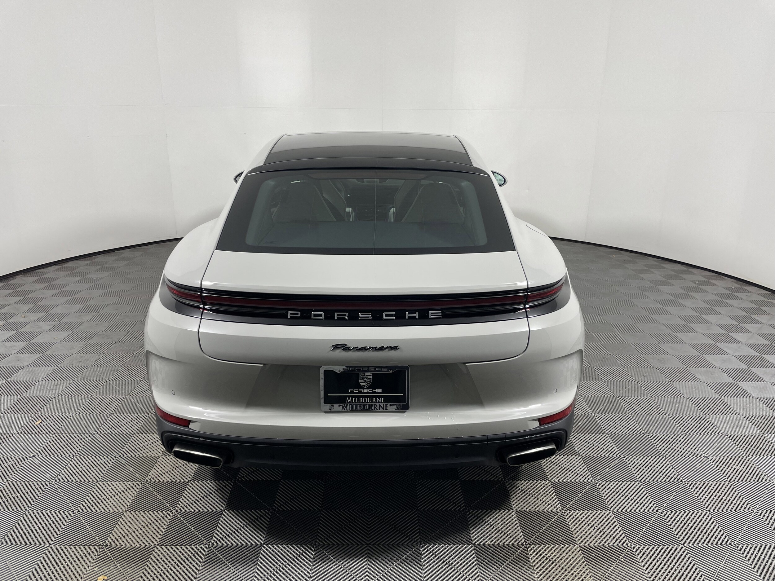 2026 Porsche Panamera 4 photo 3