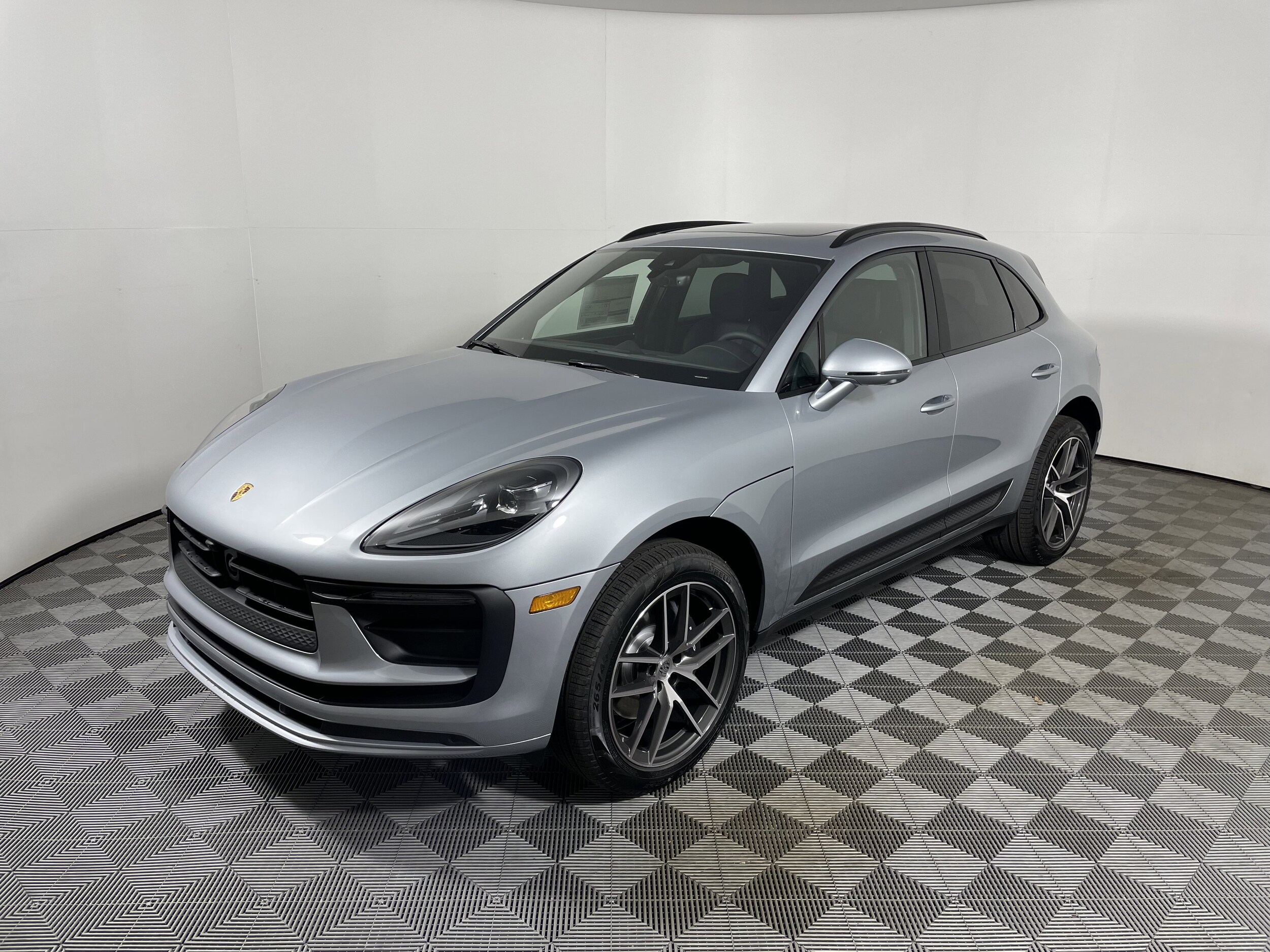 2026 Porsche Macan - Photo 11