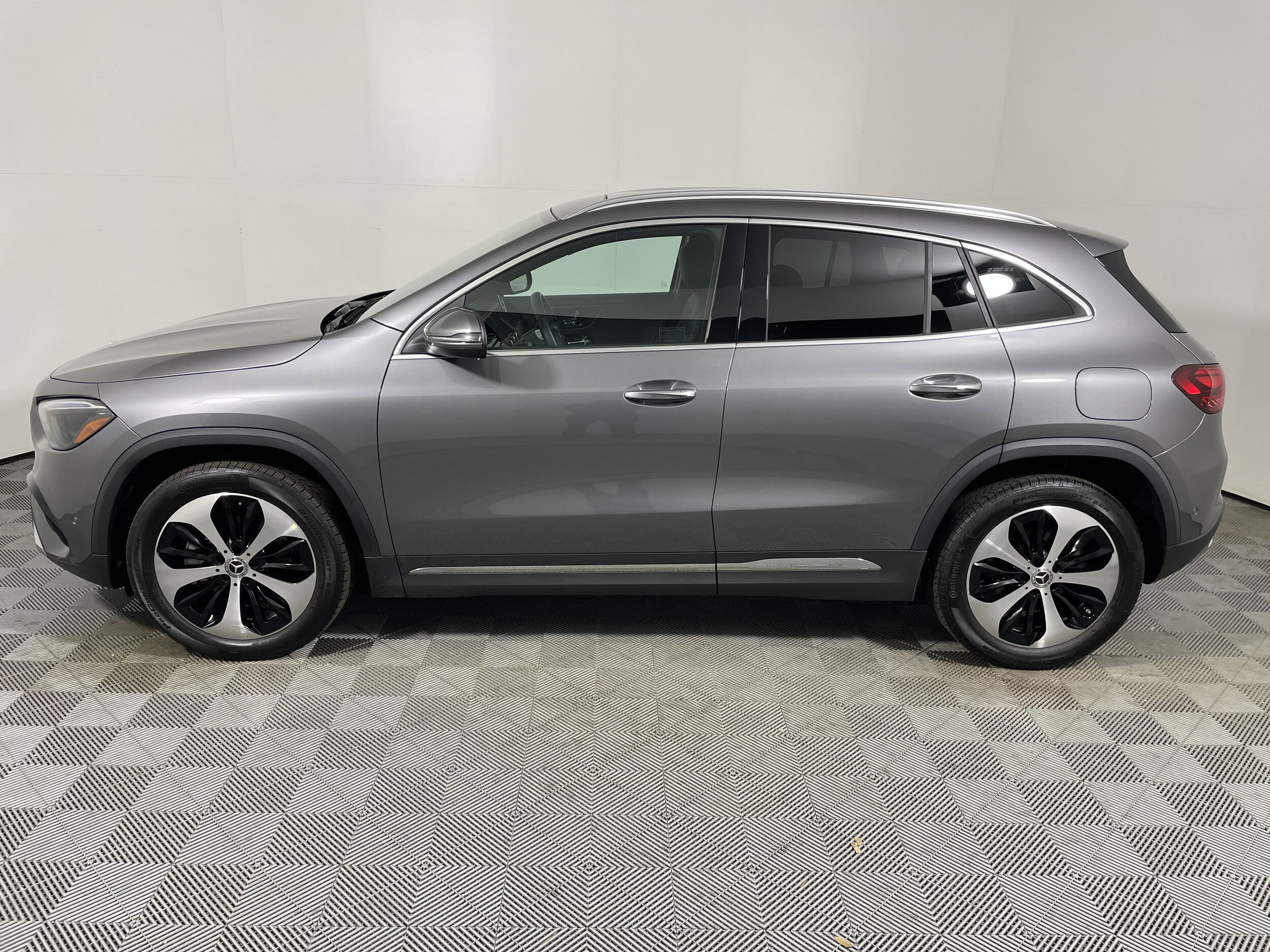 2025 Mercedes Benz GLA 250 photo 2