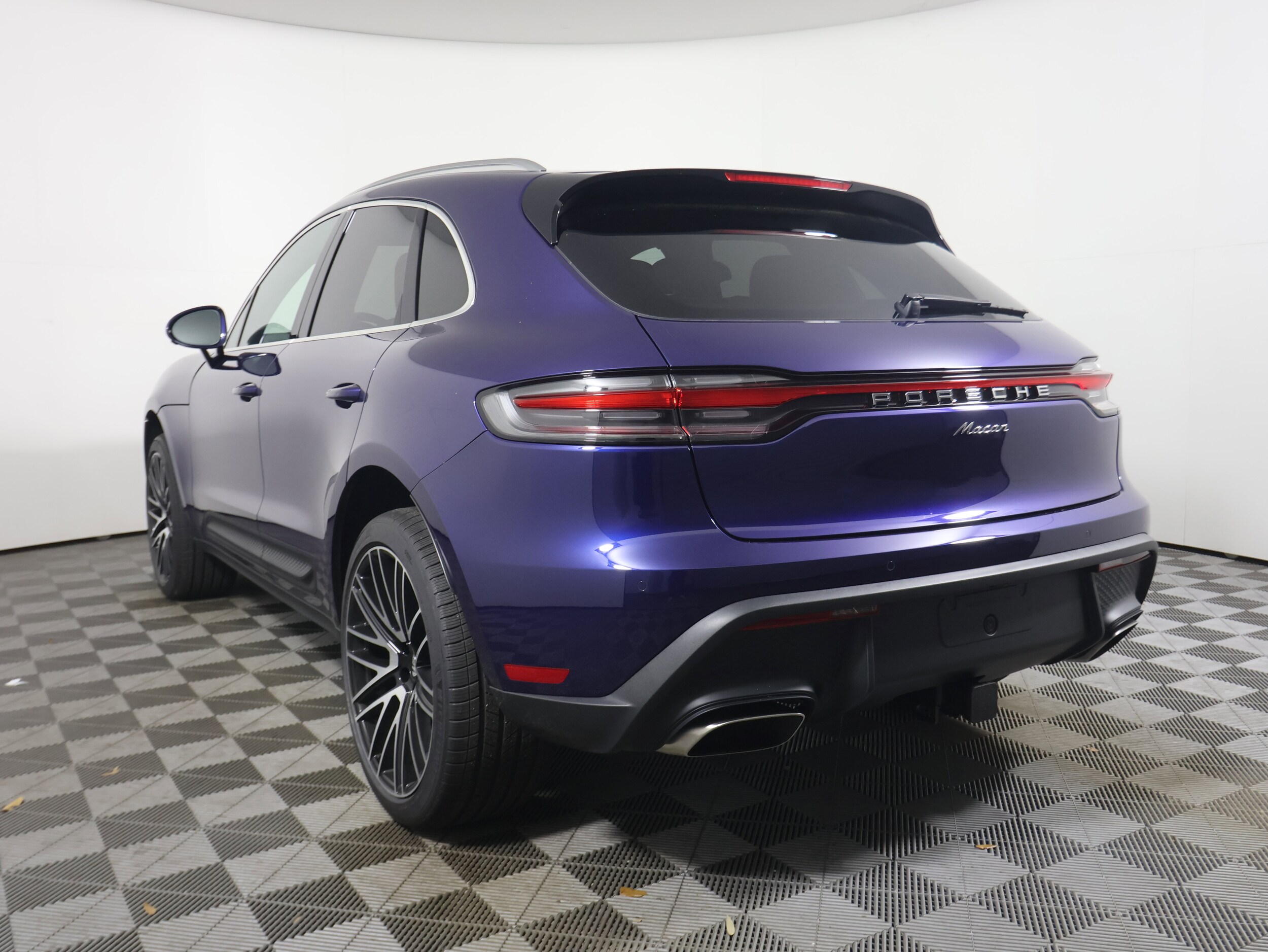 2025 Porsche Macan T photo 3