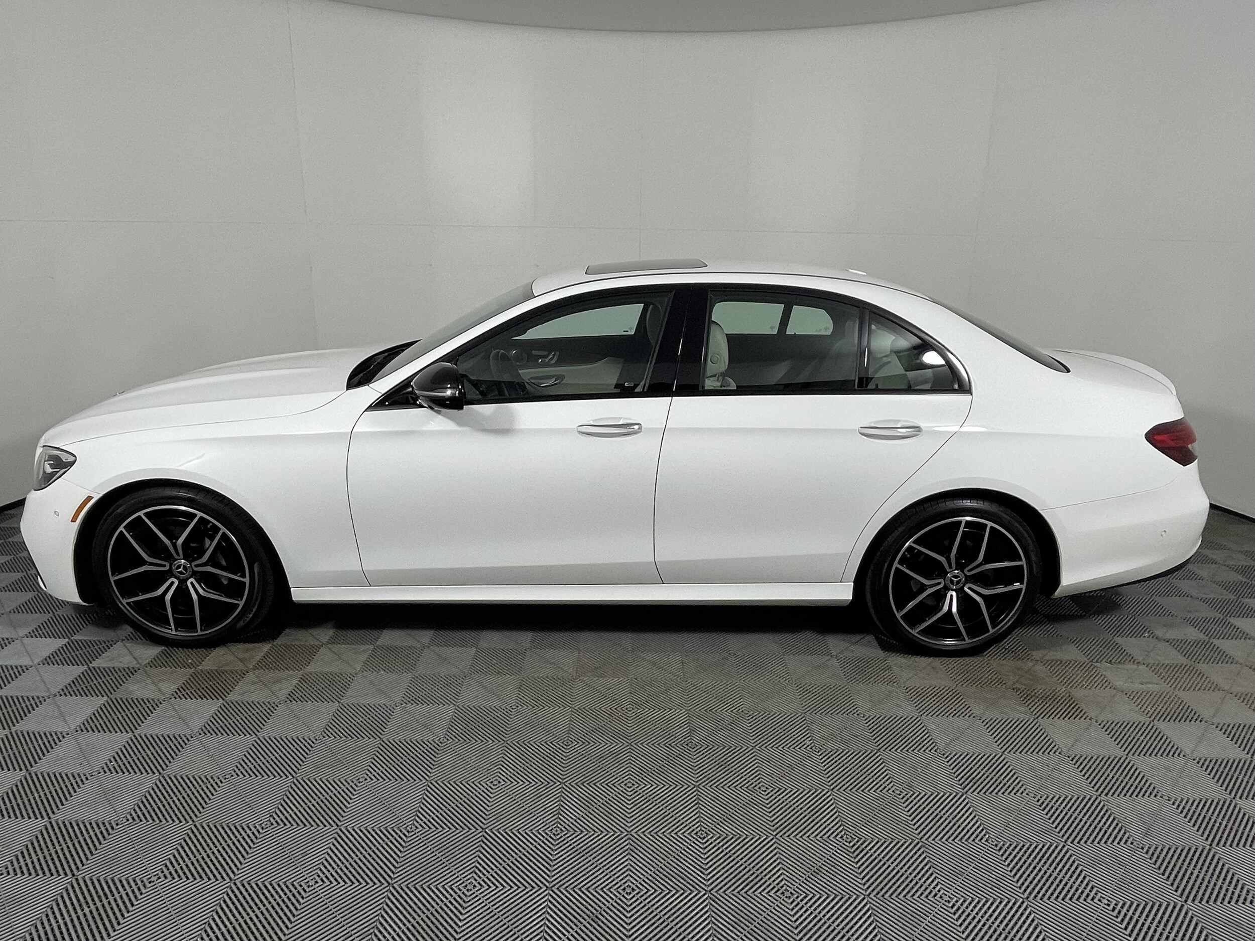 2022 Mercedes Benz E 350 photo 2