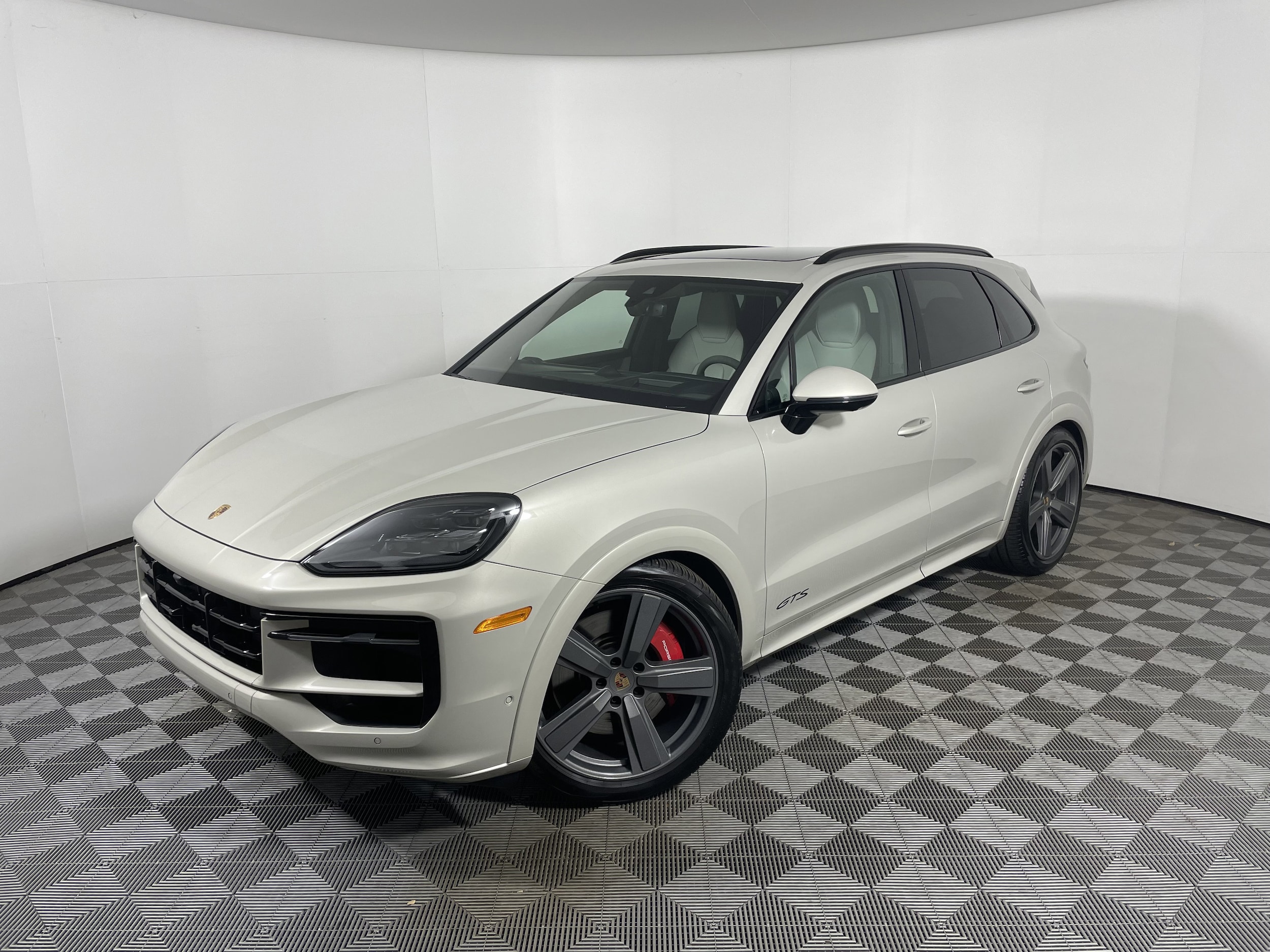 2025 Porsche Cayenne GTS