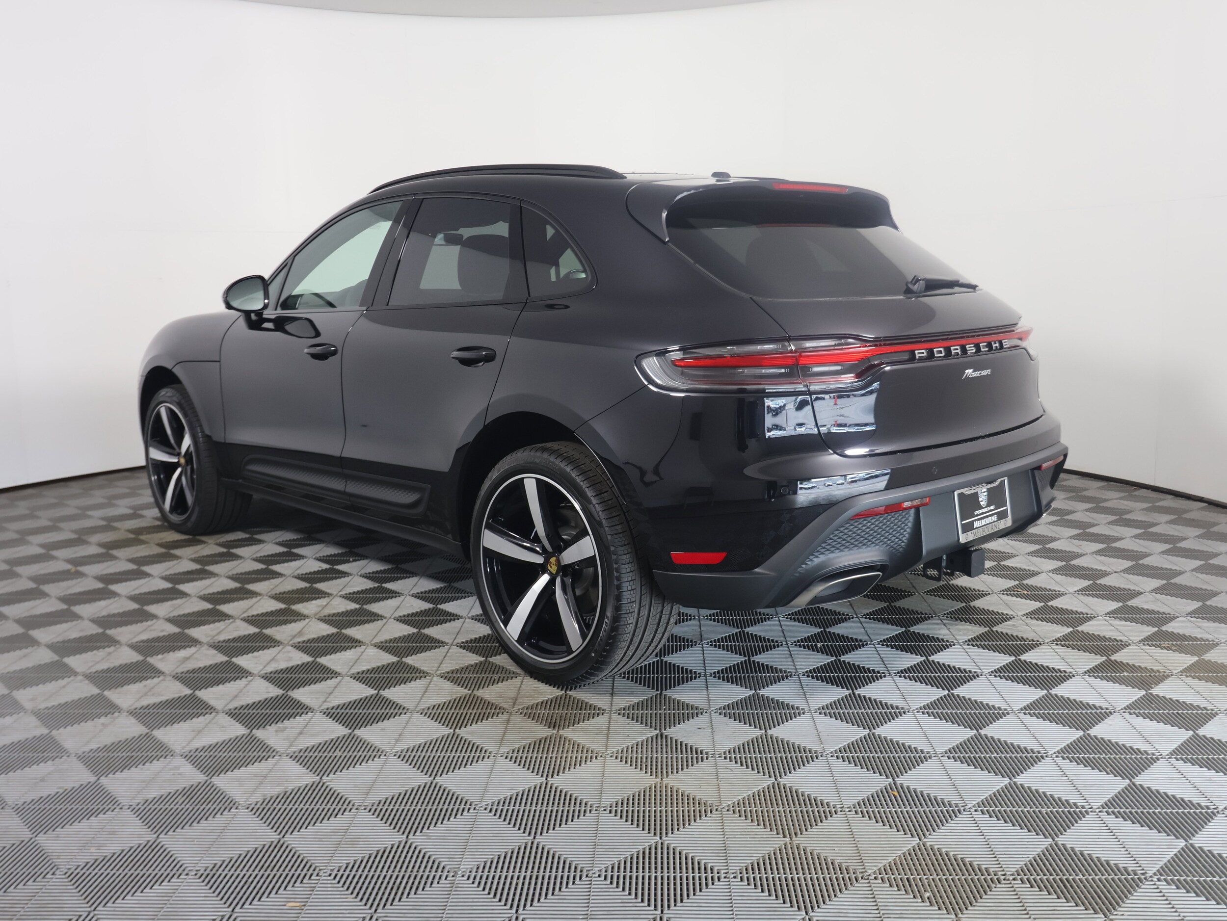 2025 Porsche Macan T photo 3