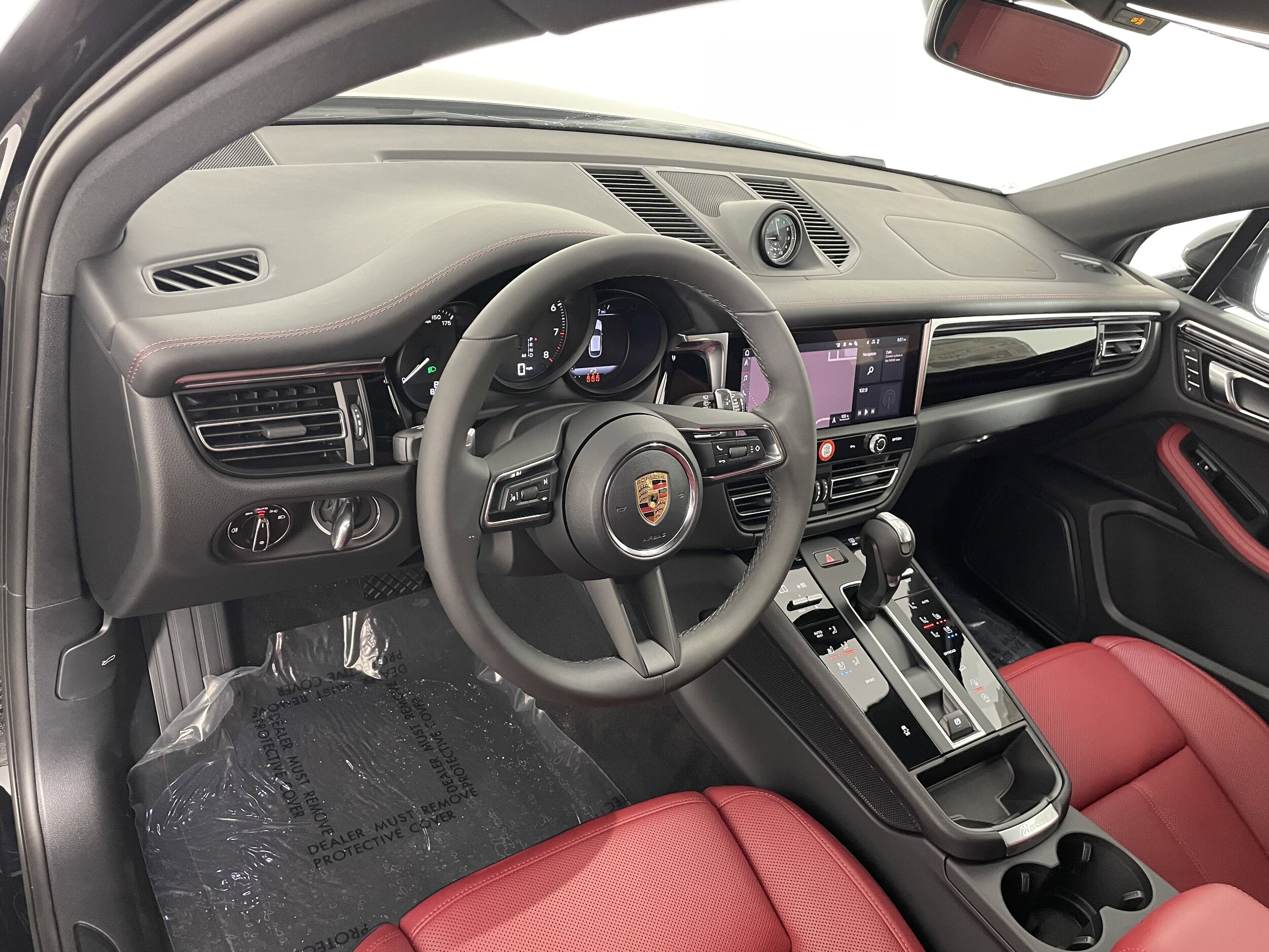 2026 Porsche Macan T photo 4
