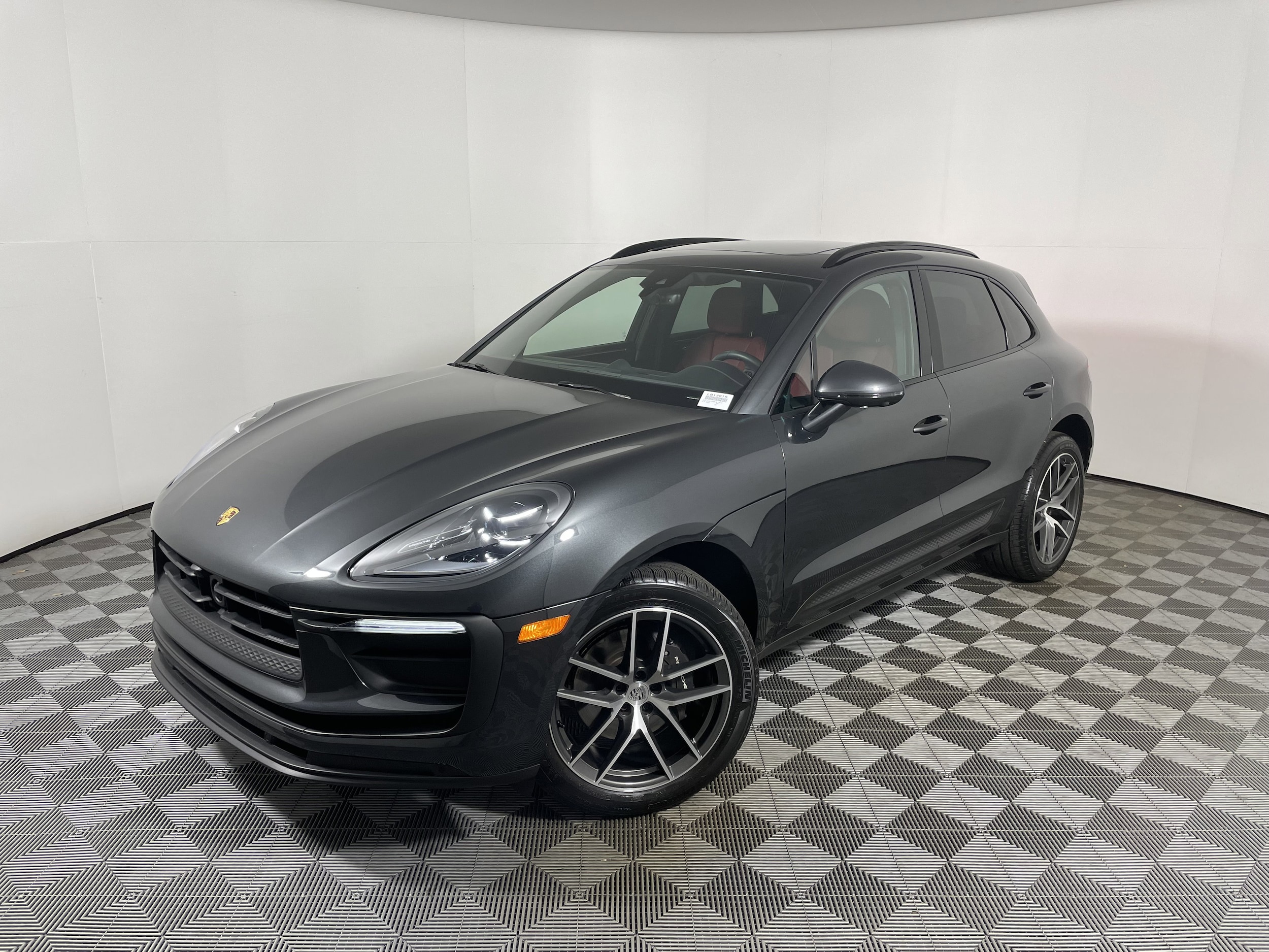 2025 Porsche Macan's photo