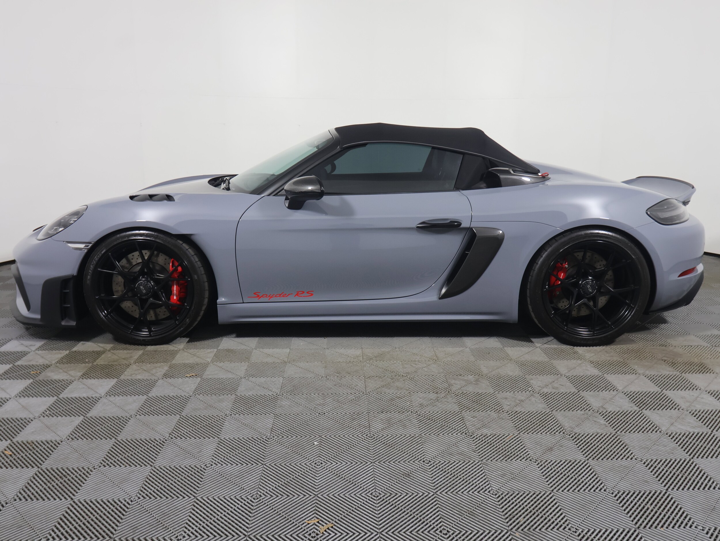 2024 Porsche Boxster Spyder photo 2