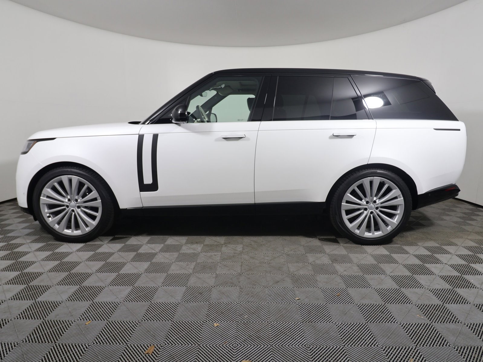 Used 2024 Land Rover Range Rover SE with VIN SALKP9FU2RA218766 for sale in Melbourne, FL