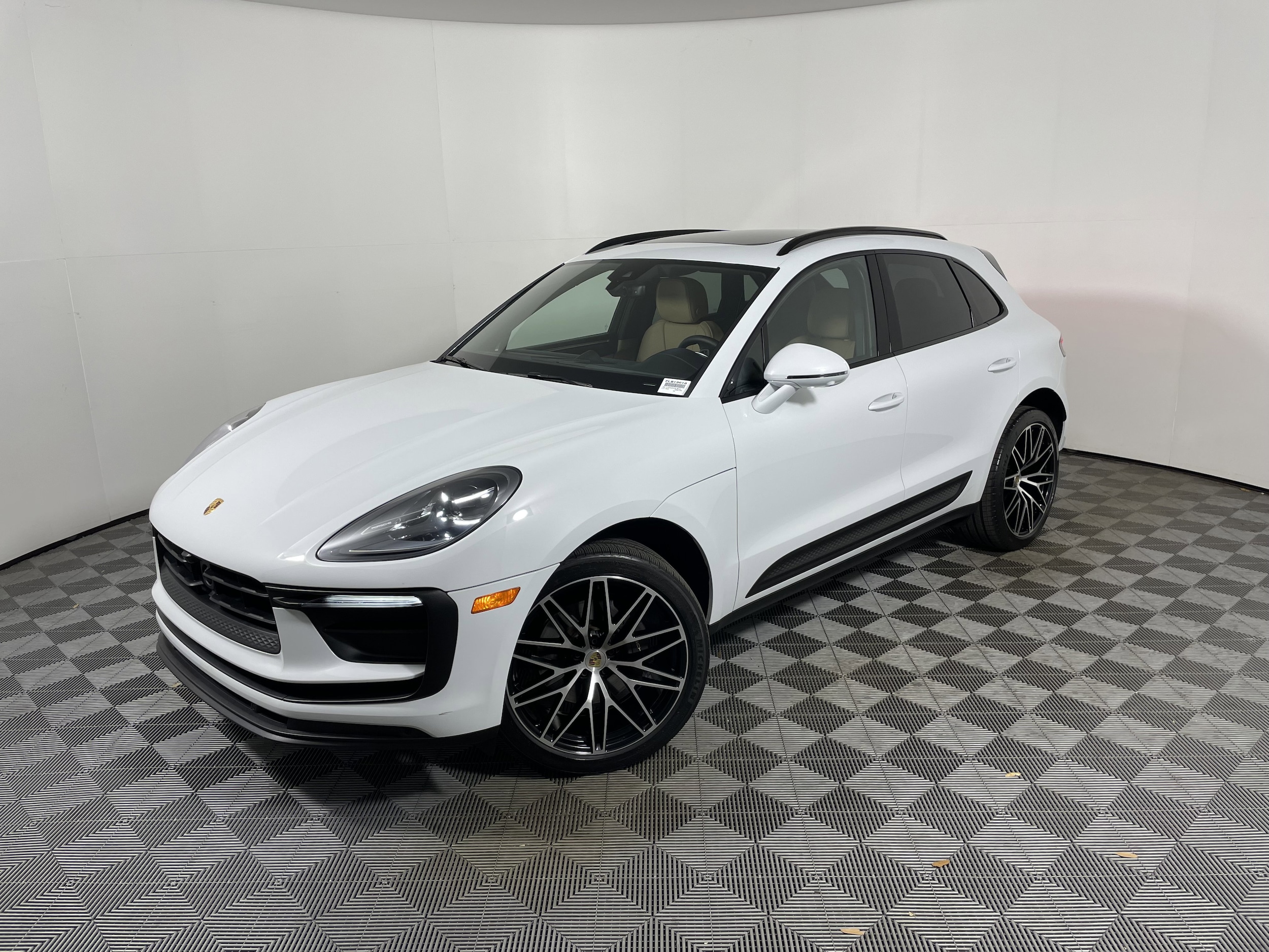 2023 Porsche Macan's photo
