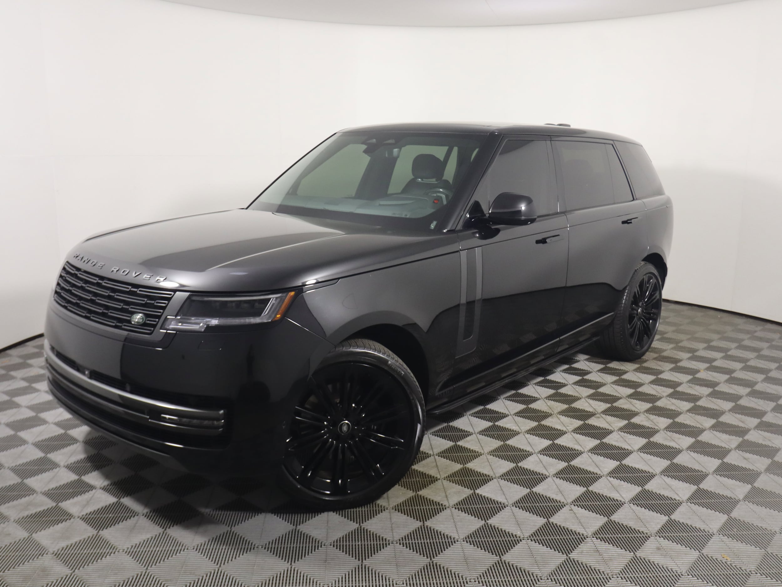 2024 Land Rover Range Rover SE's photo