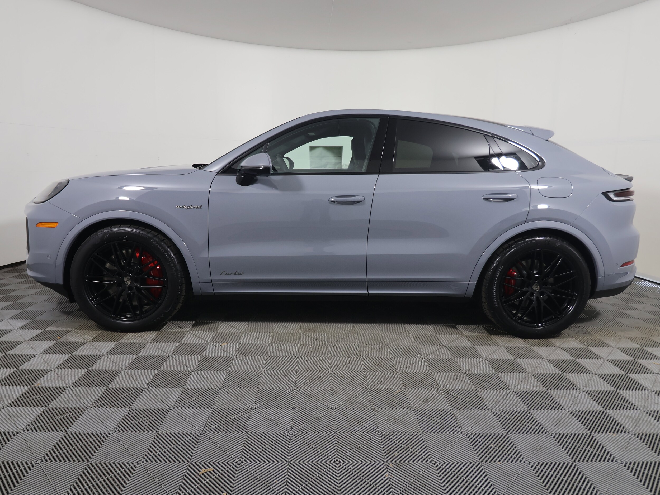 2025 Porsche Cayenne E-Hybrid Coupe Turbo photo 2