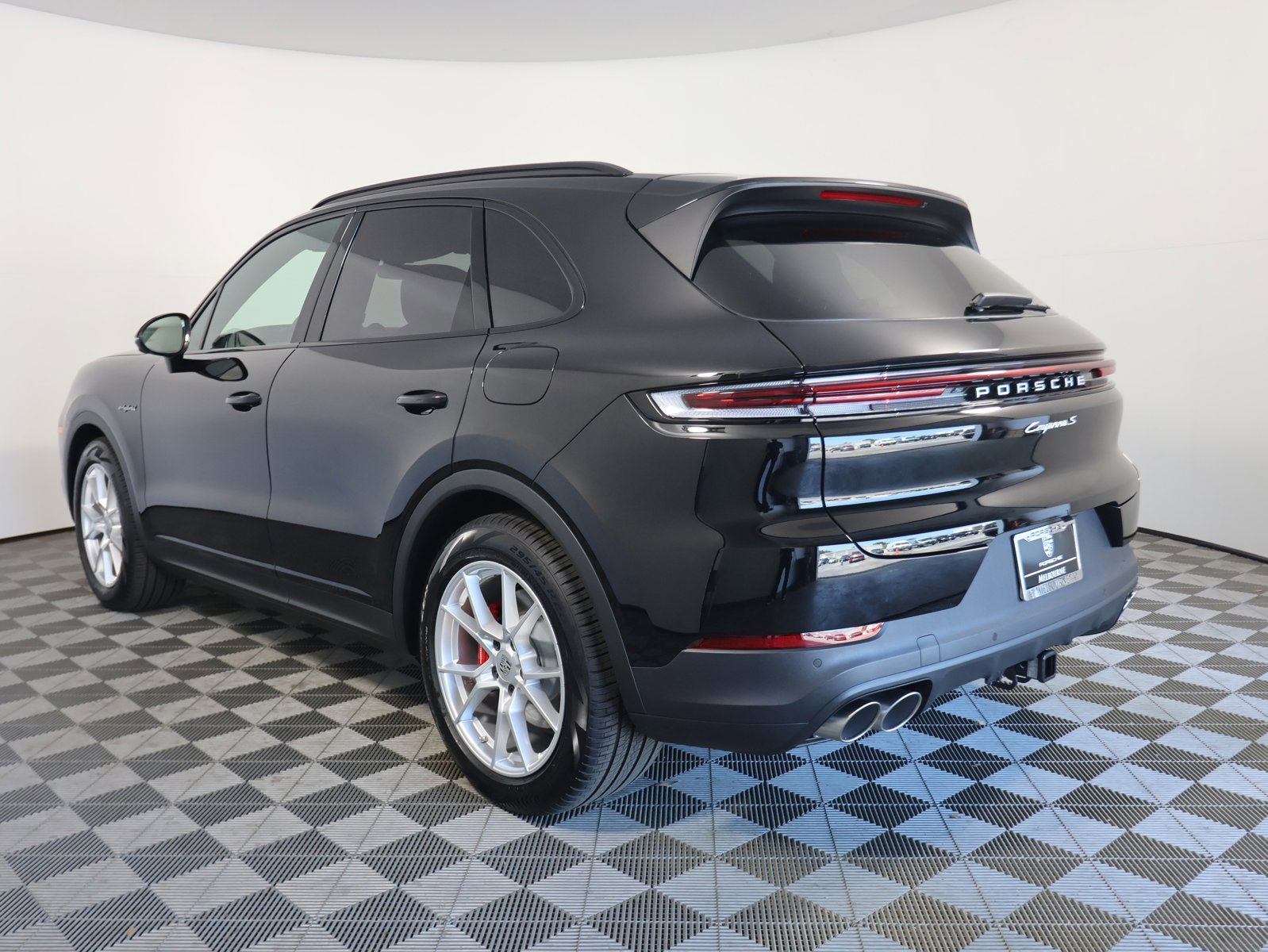 2024 Porsche Cayenne E-Hybrid S photo 3