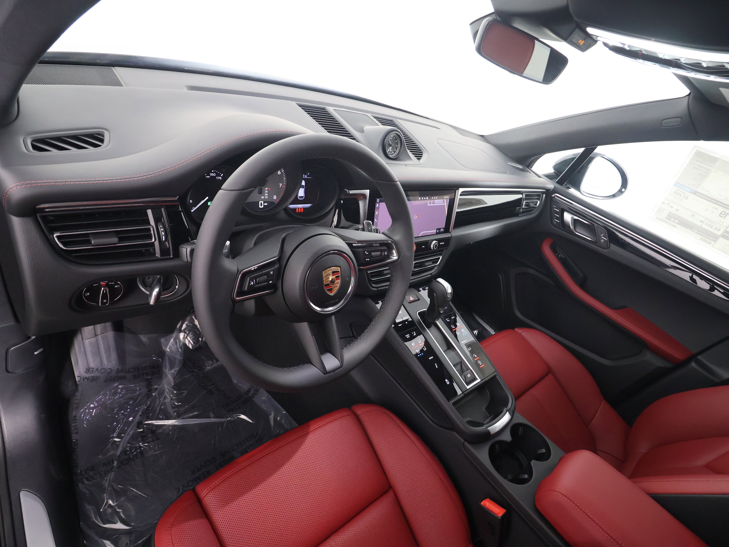 2025 Porsche Macan S photo 4