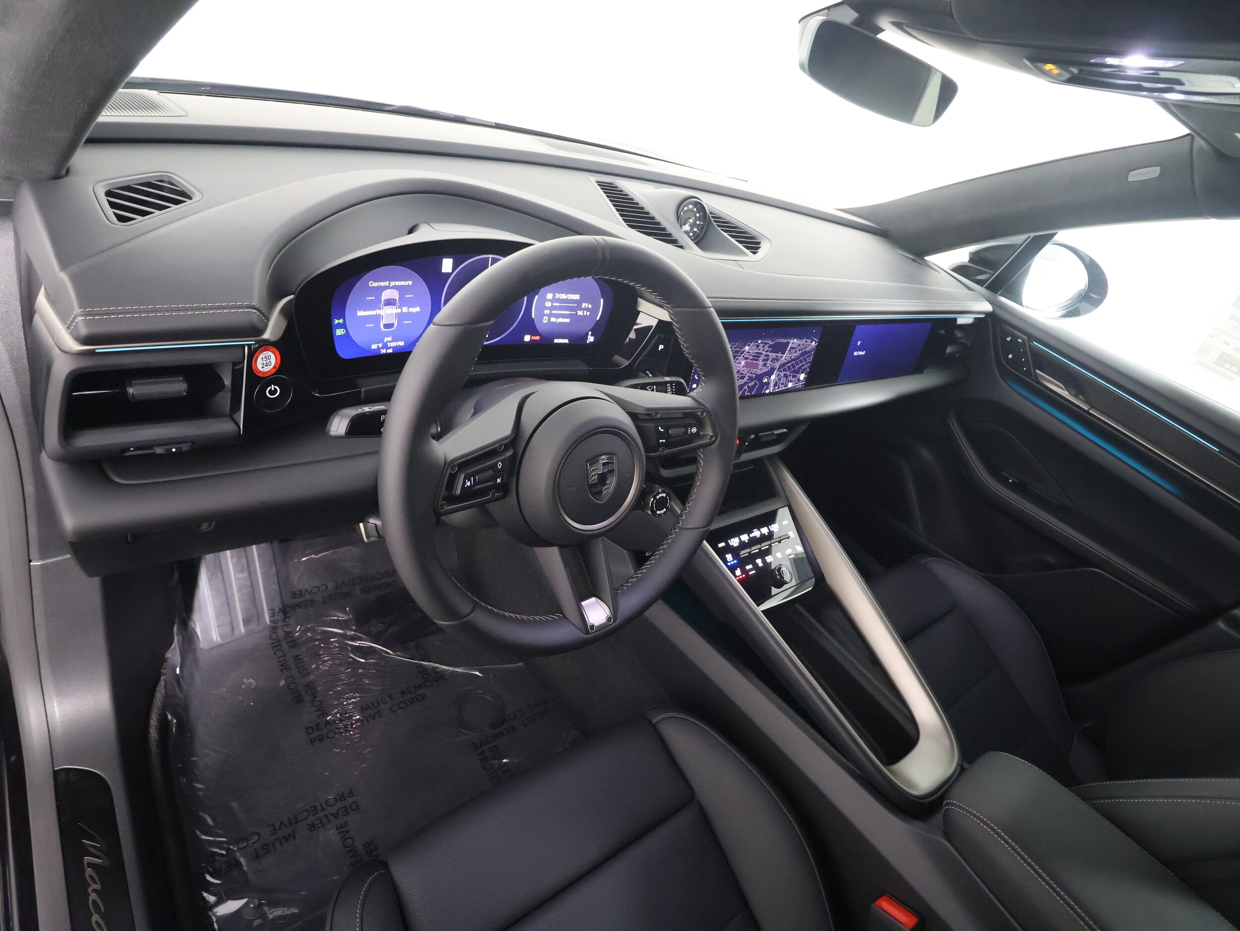 2025 Porsche Macan Electric Turbo photo 4