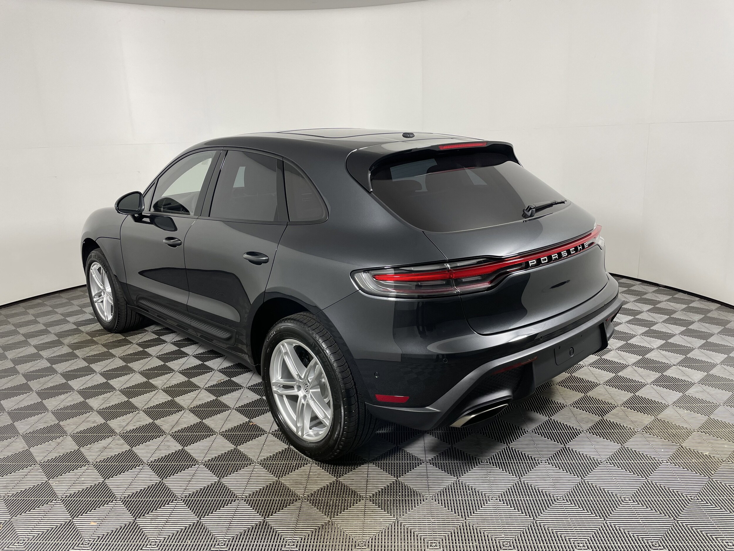 2026 Porsche Macan T photo 3