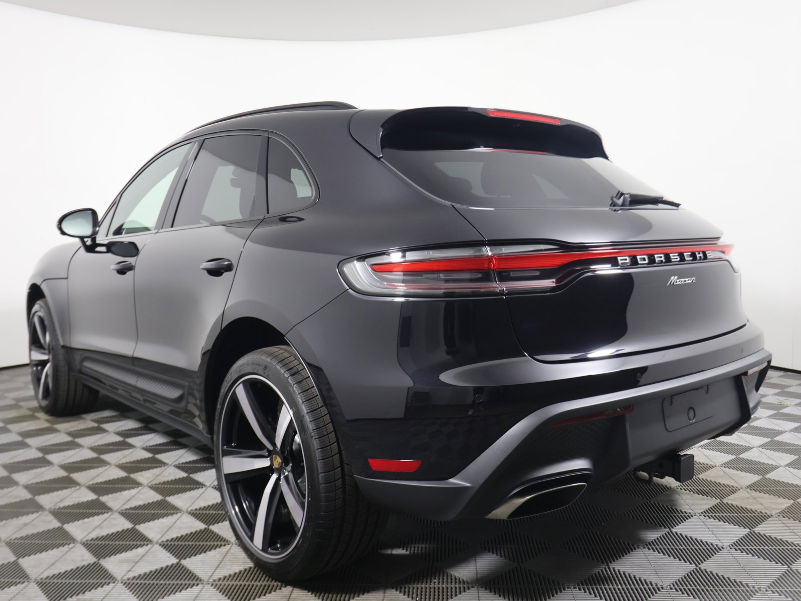 2024 Porsche Macan photo 3