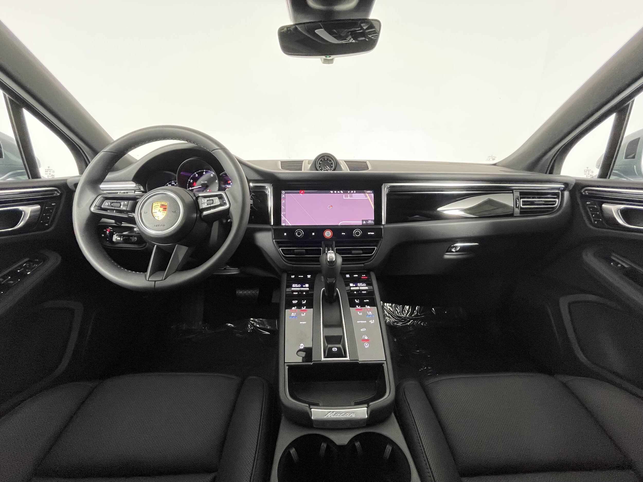 2026 Porsche Macan - Photo 13