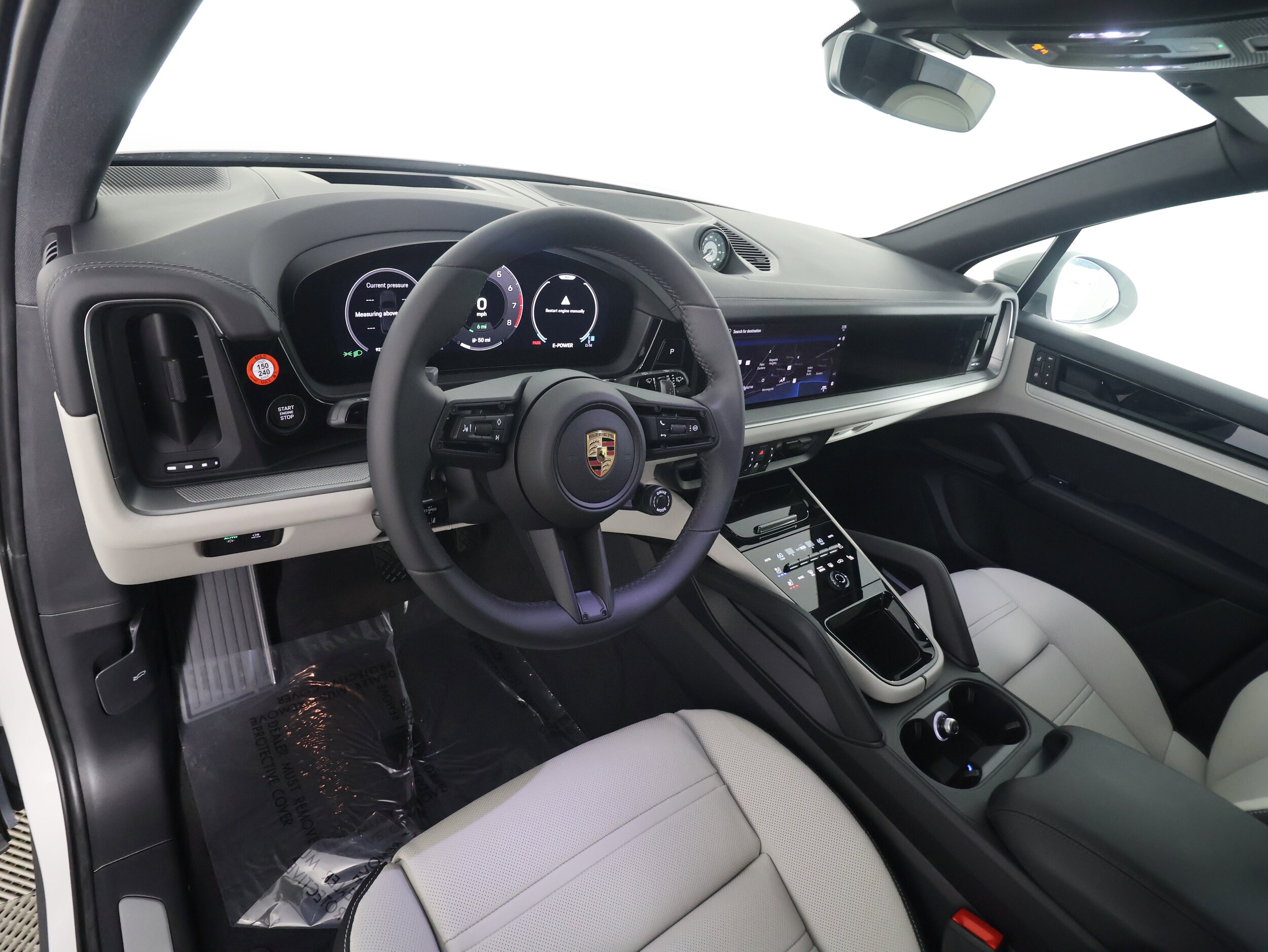 2025 Porsche Cayenne E-Hybrid photo 4