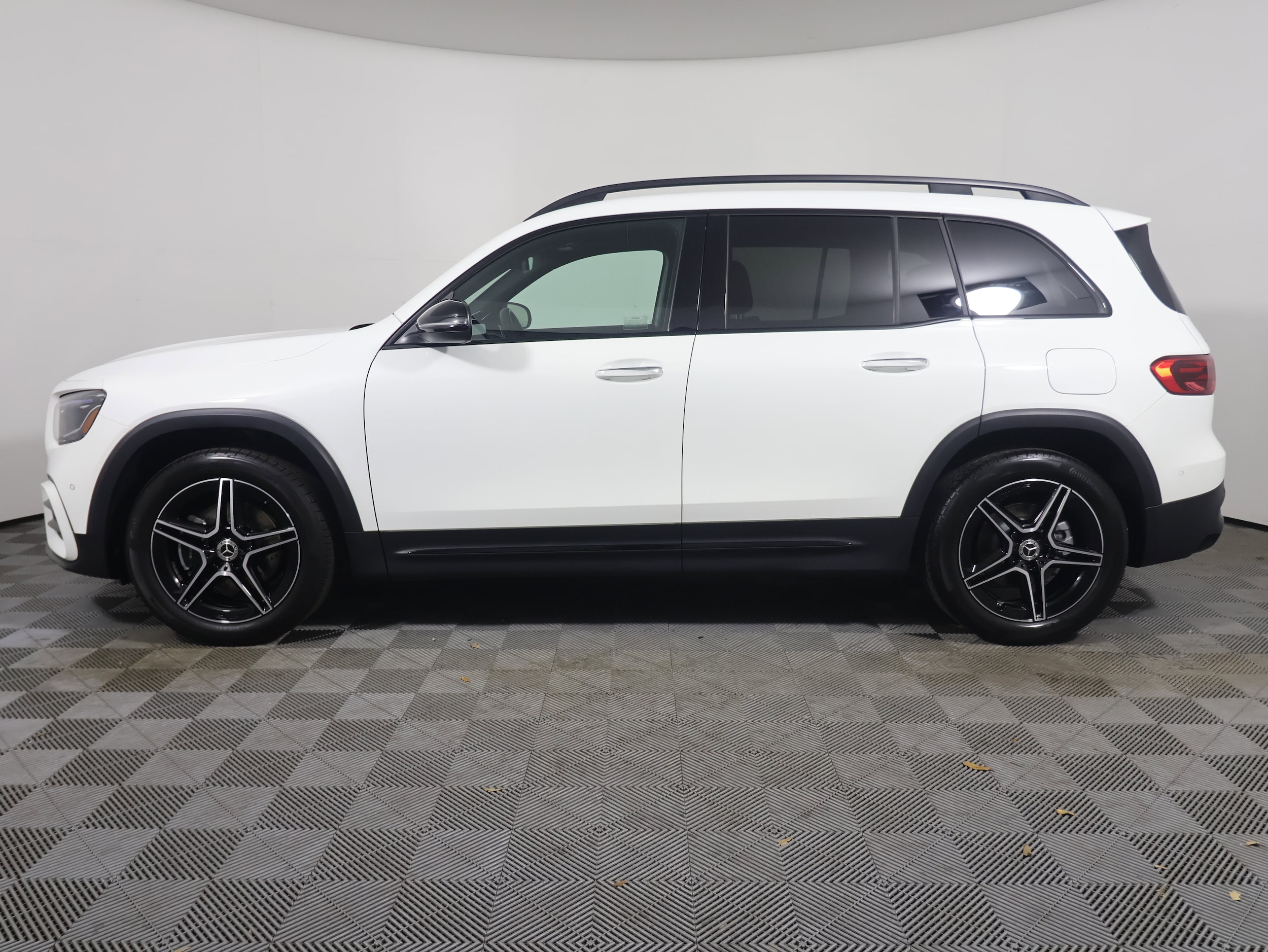Used 2024 Mercedes-Benz GLB Base with VIN W1N4M4GB5RW359898 for sale in Melbourne, FL