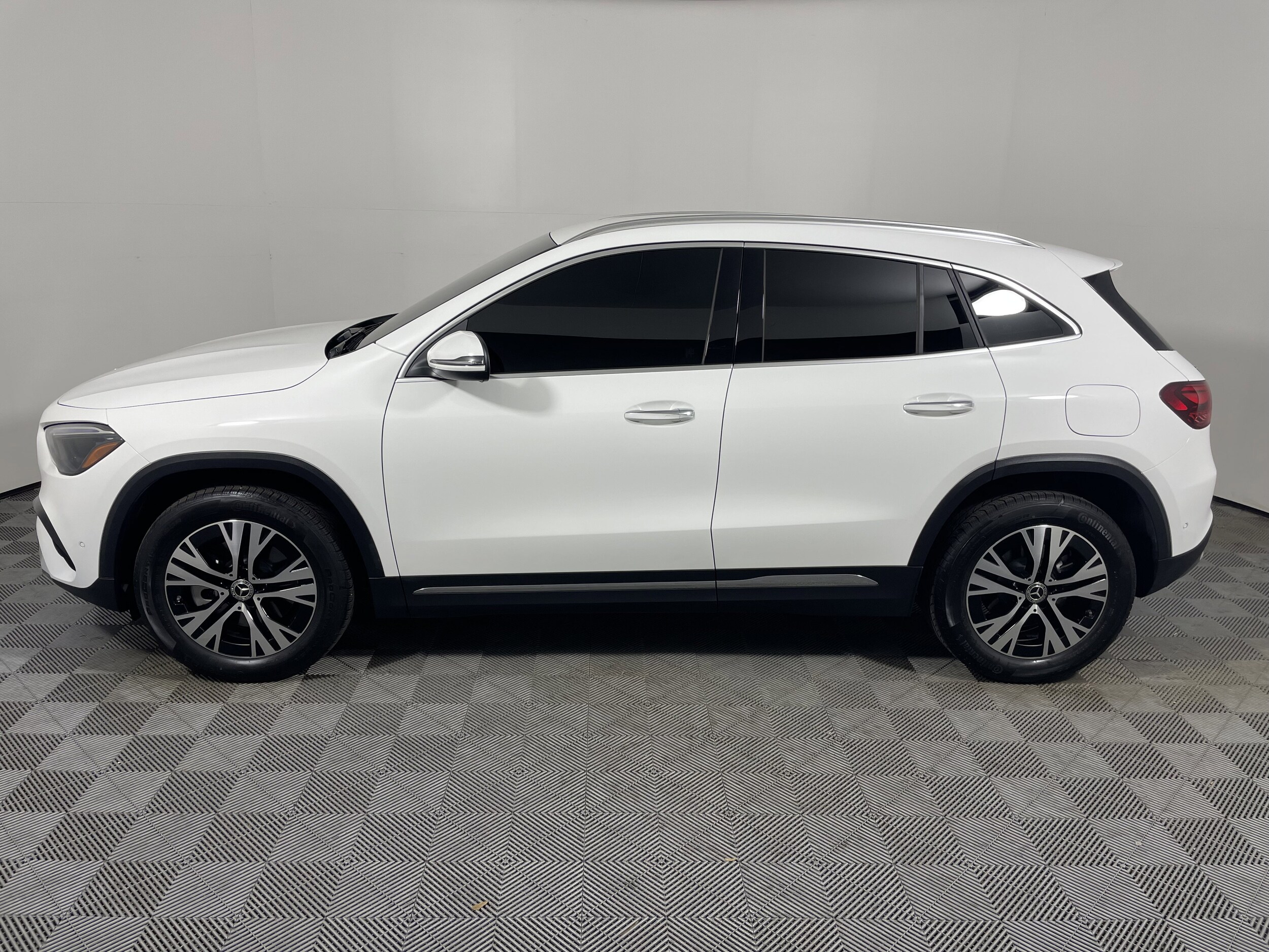 2025 Mercedes Benz GLA 250 photo 2