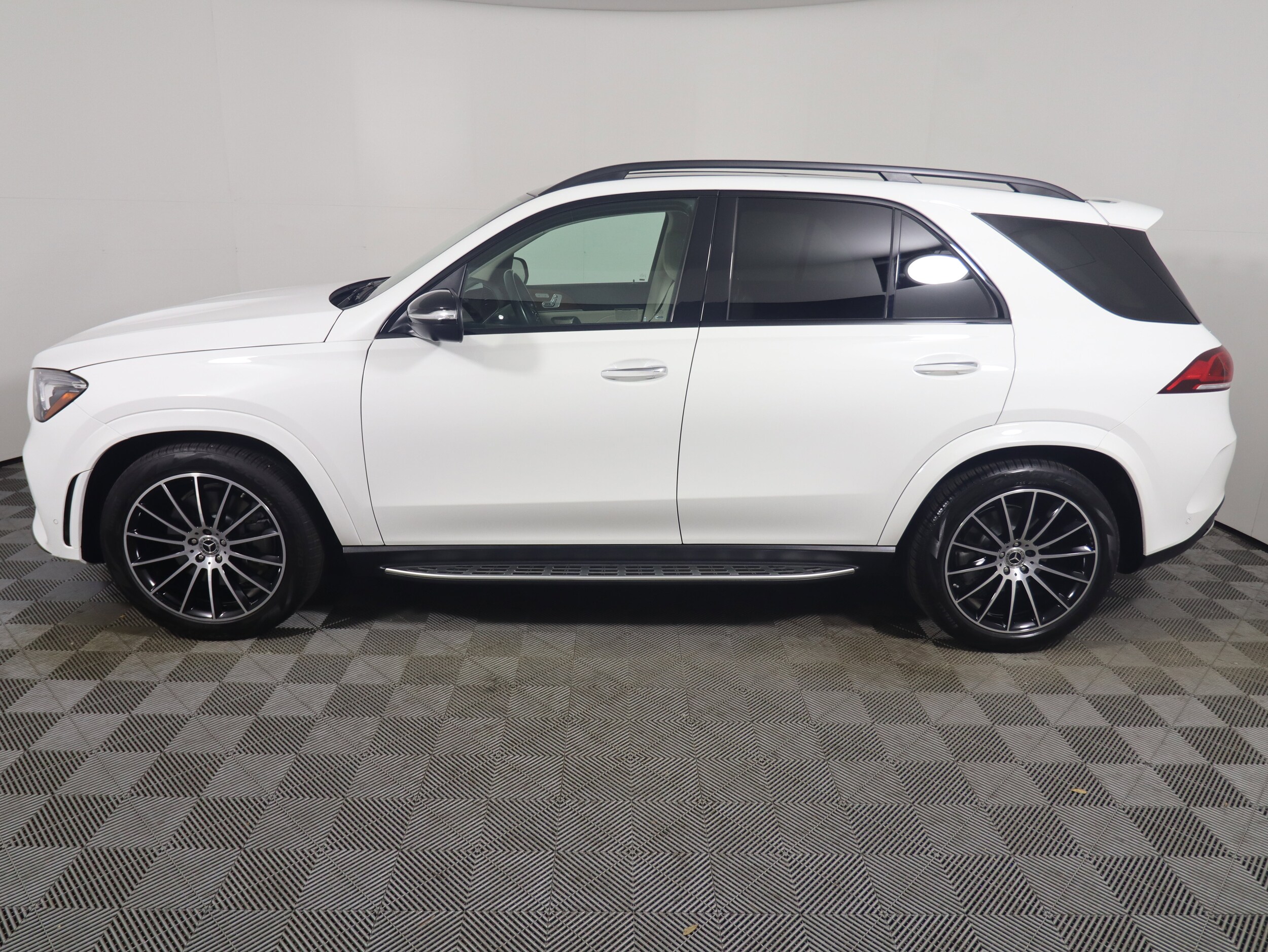 2023 Mercedes Benz GLE 450 4MATIC photo 2