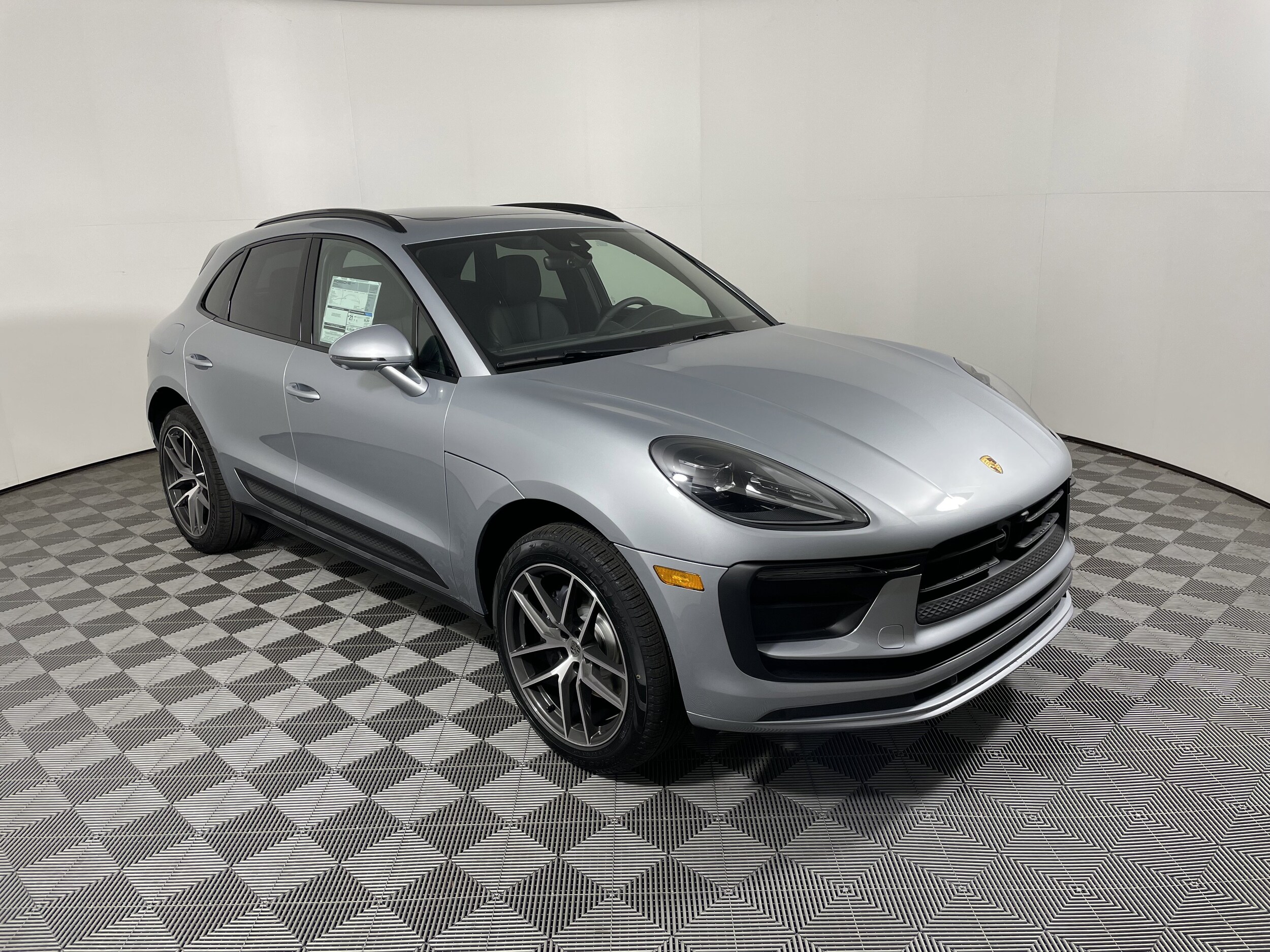 2026 Porsche Macan - Photo 9