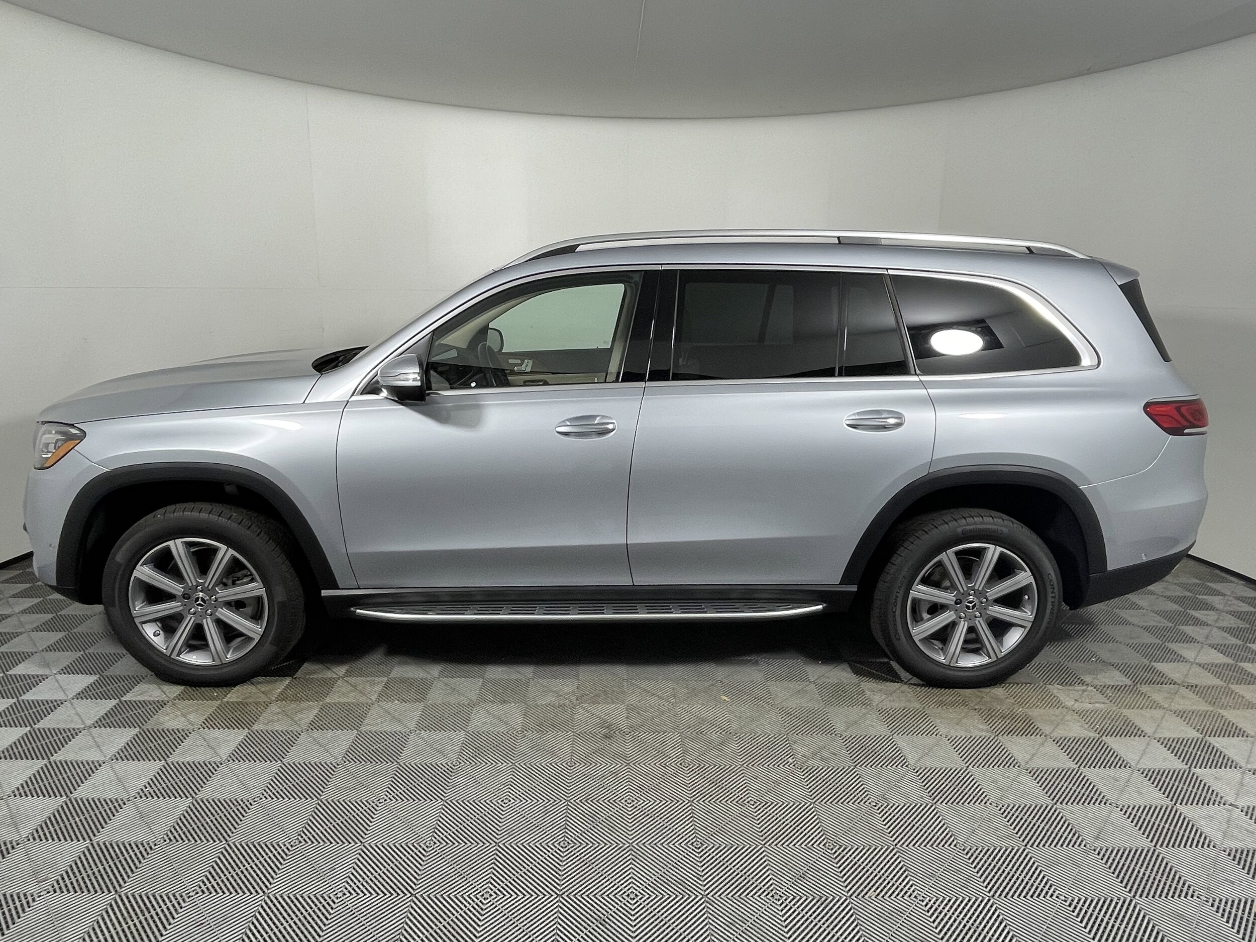 2022 Mercedes Benz GLS 450 4MATIC photo 2
