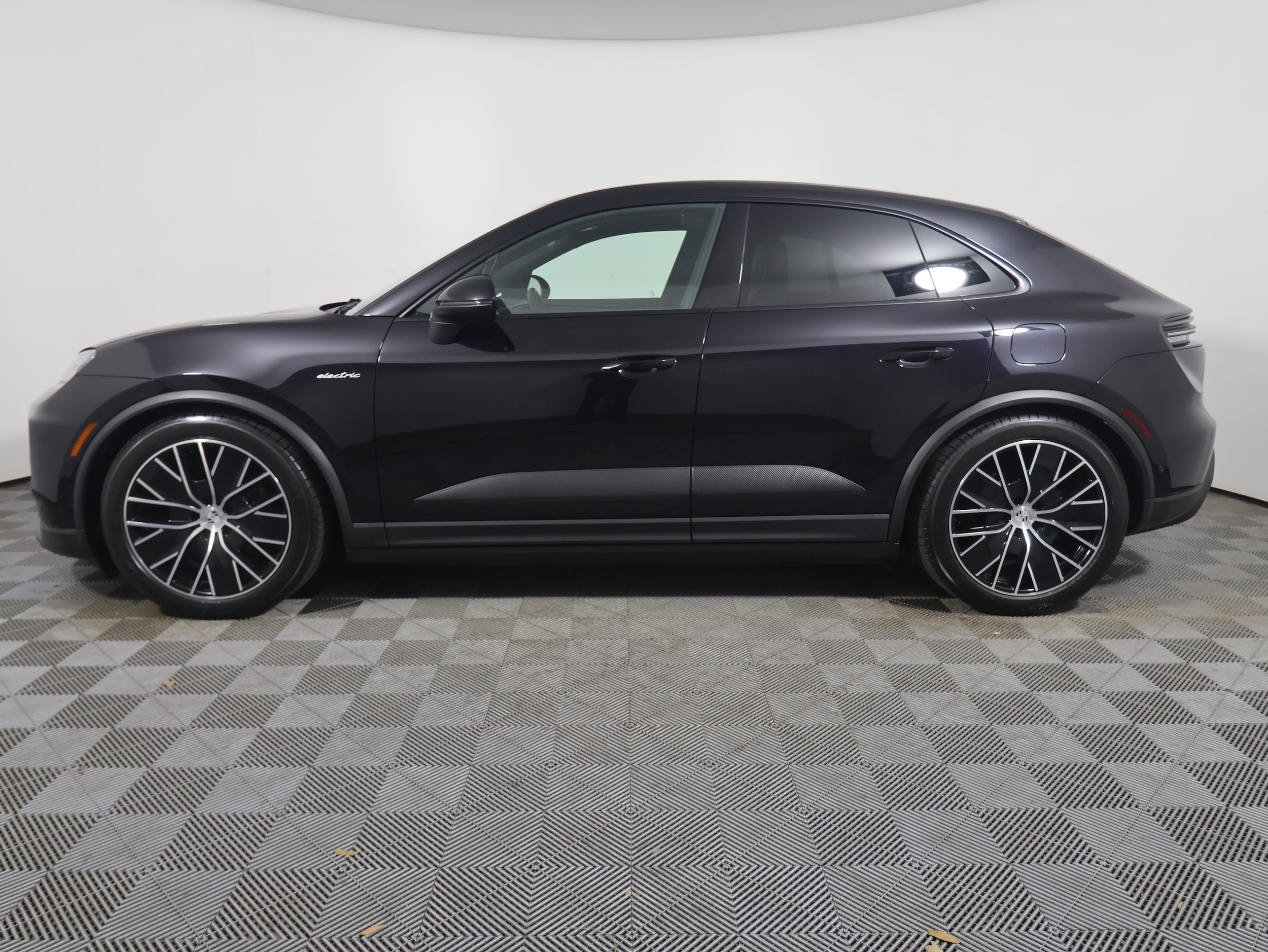 Certified 2025 Porsche Macan Base with VIN WP1AD2XA4SL075509 for sale in Melbourne, FL
