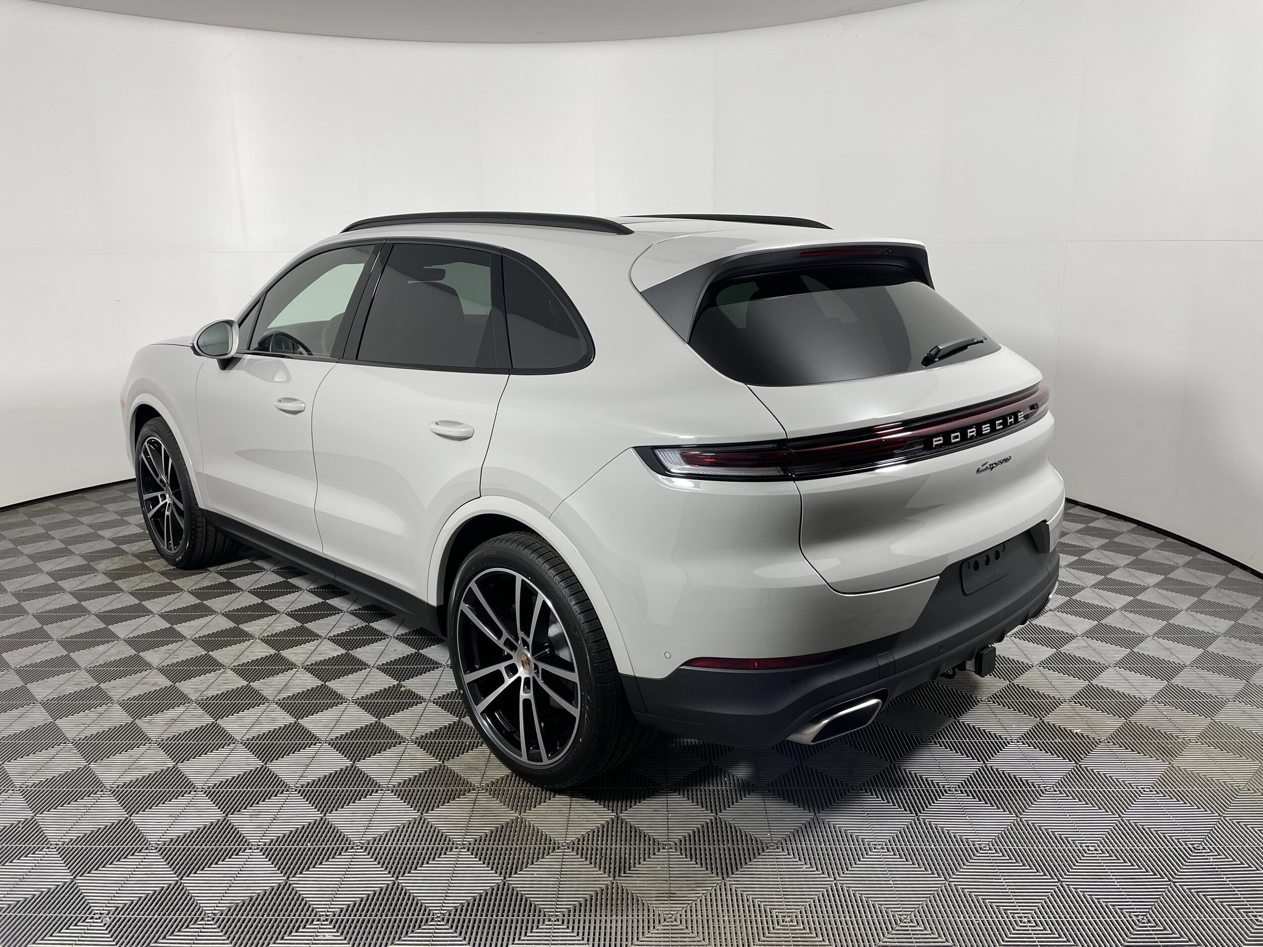 2026 Porsche Cayenne photo 3