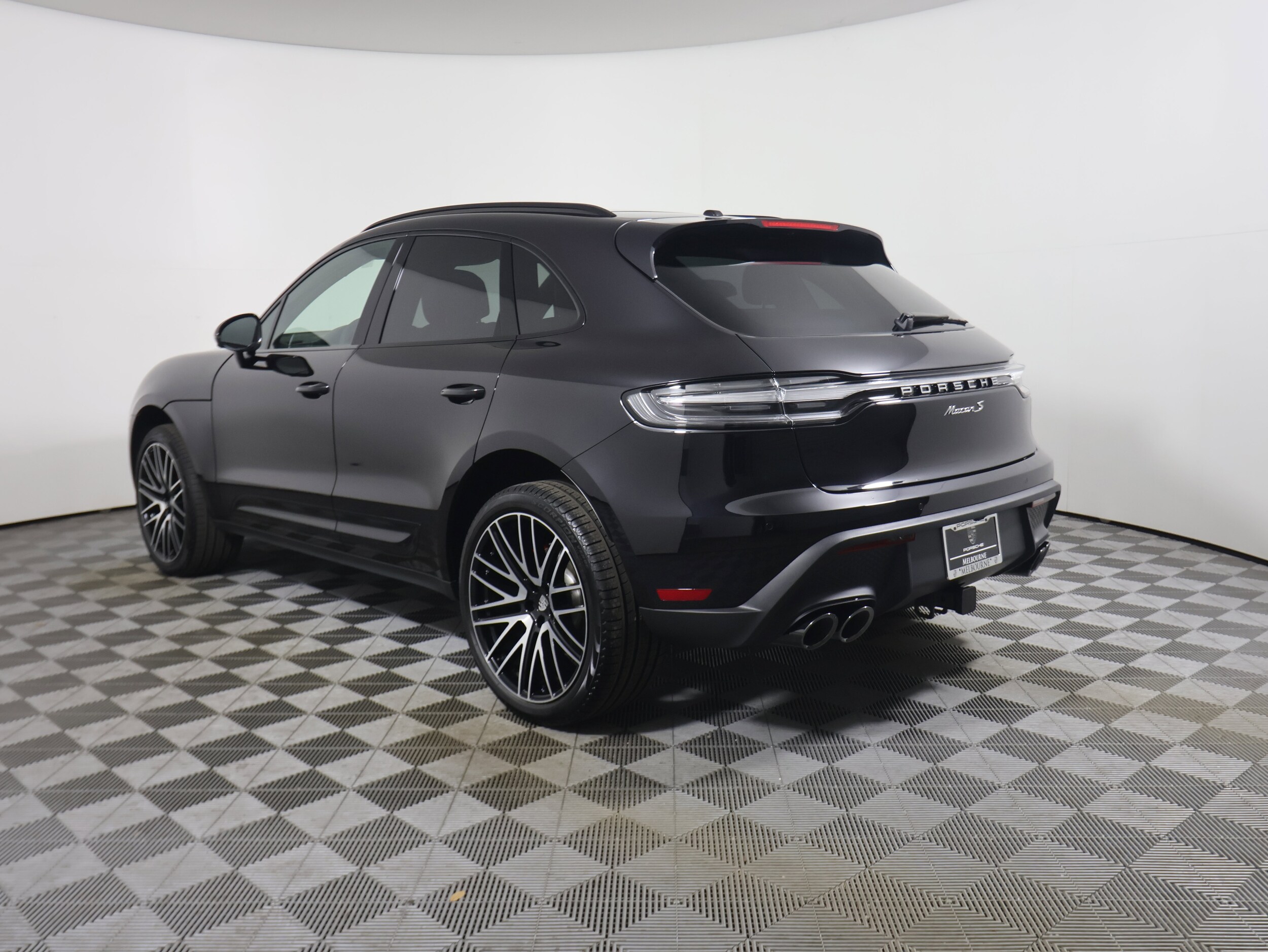 2025 Porsche Macan S photo 3