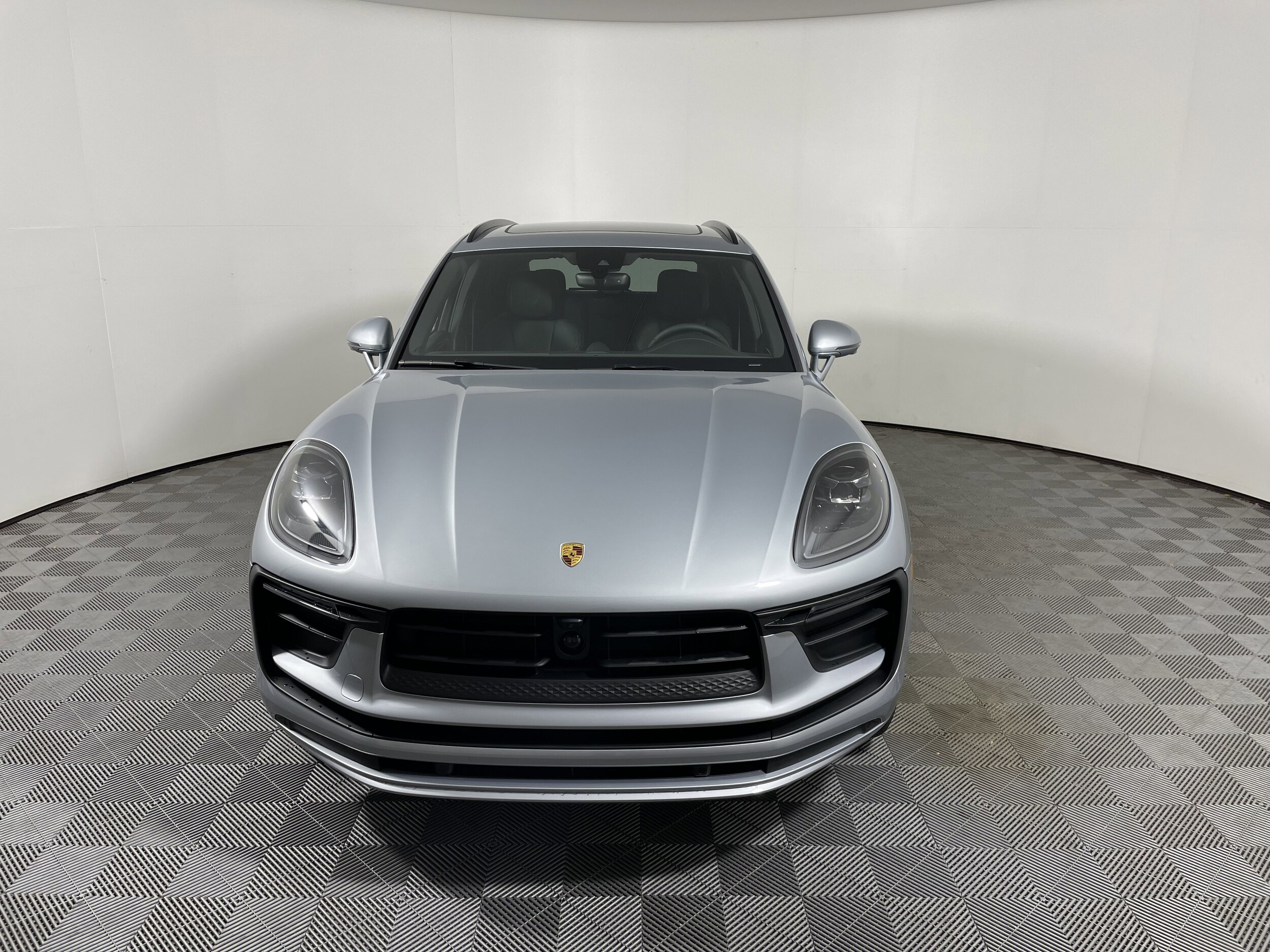 2026 Porsche Macan - Photo 10