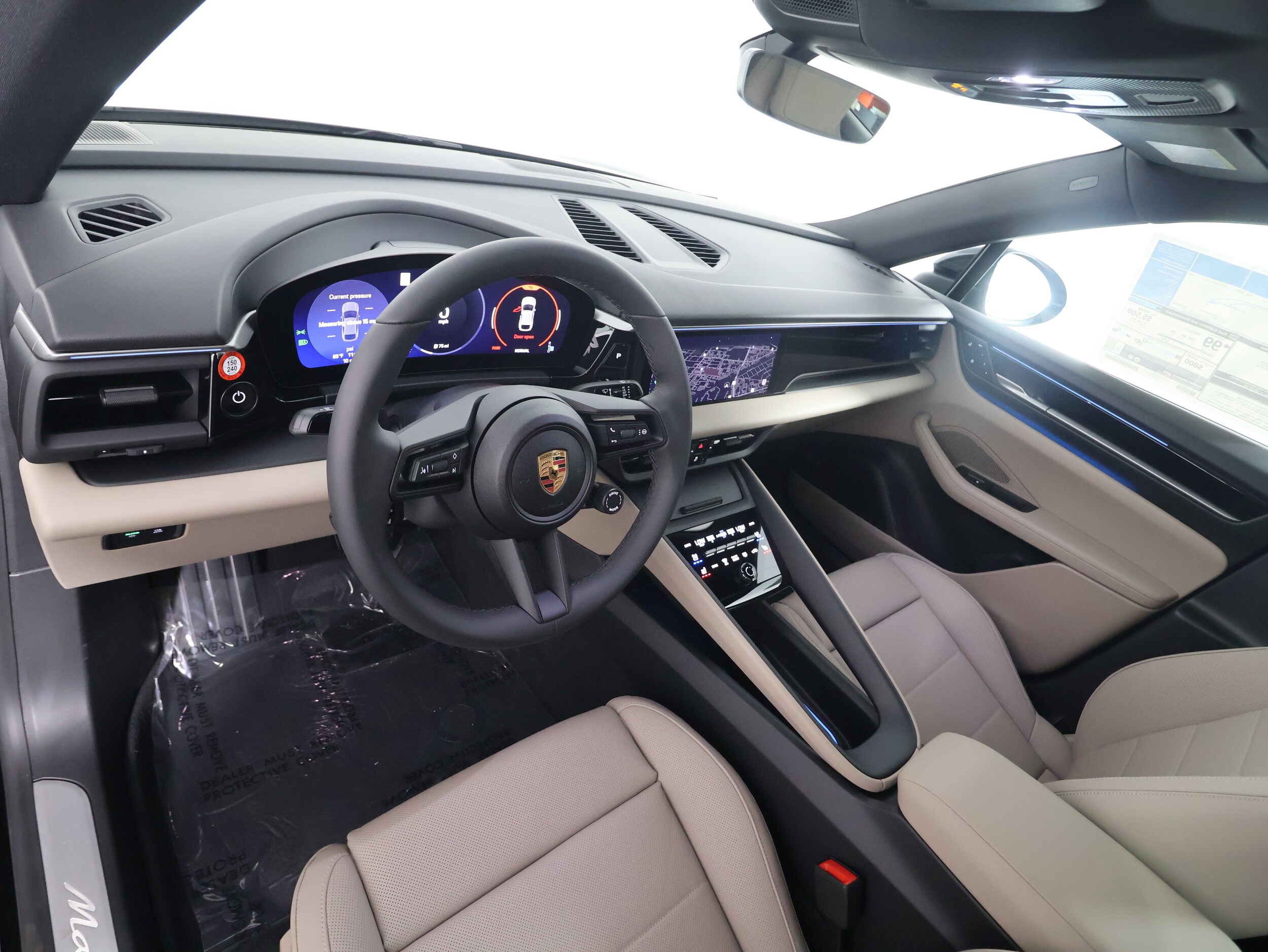 2025 Porsche Macan Electric photo 4