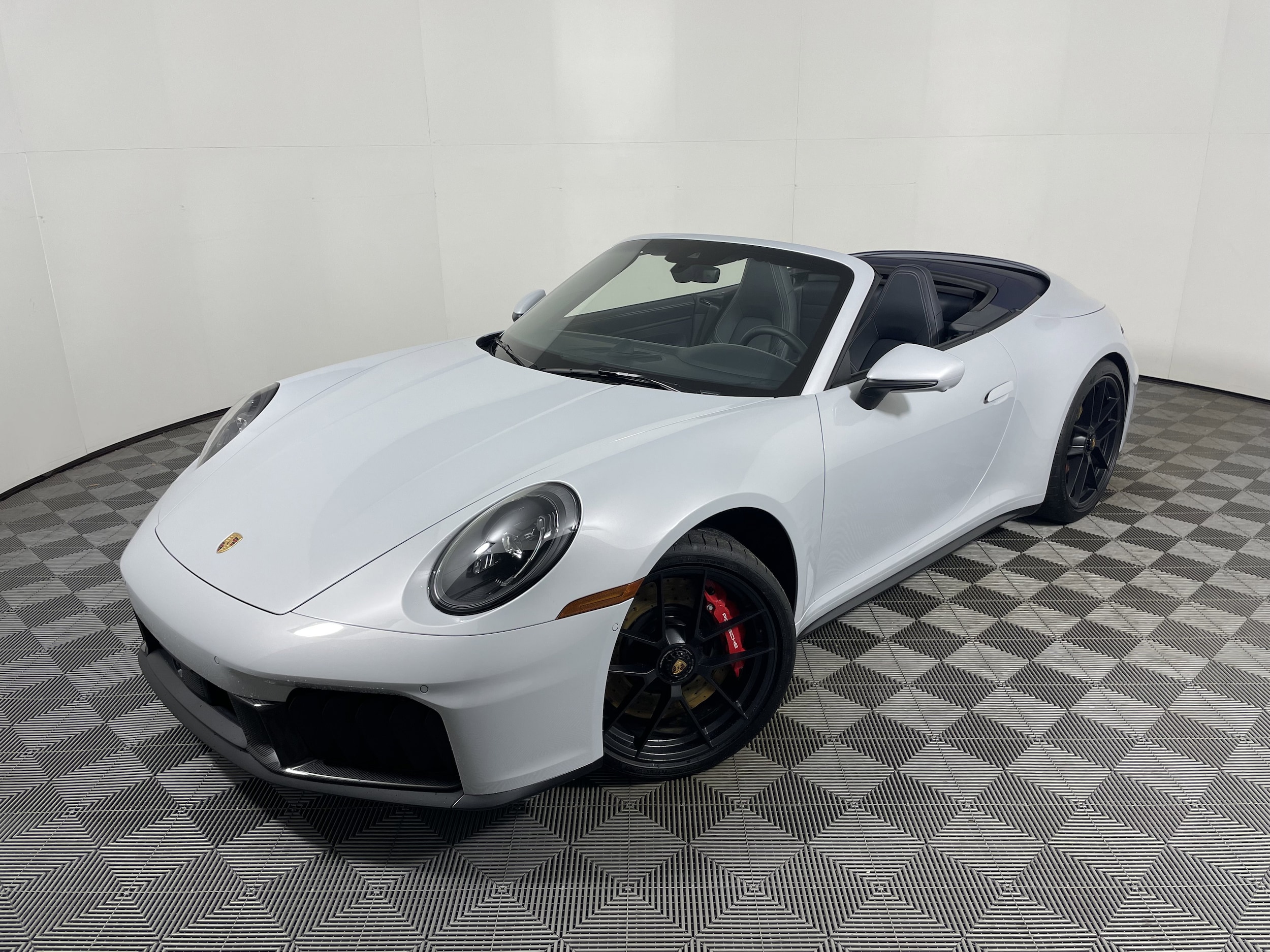 2025 Porsche 911 GTS's photo