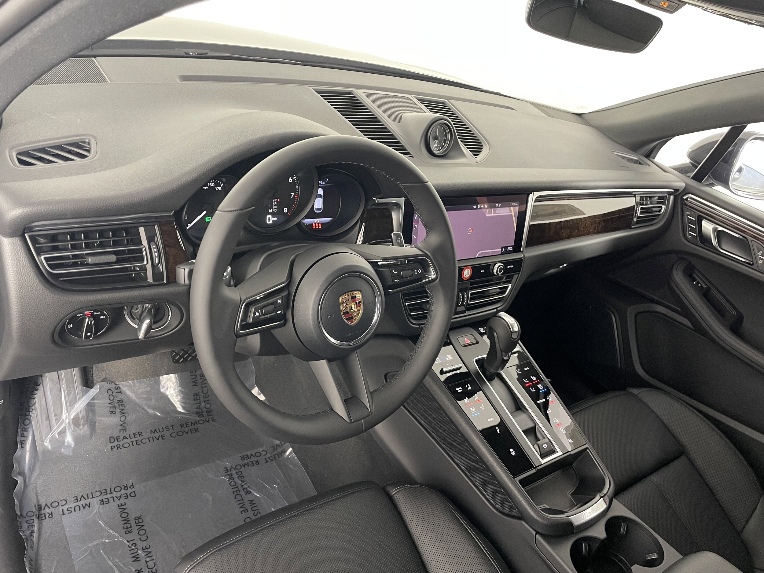 2026 Porsche Macan T photo 4