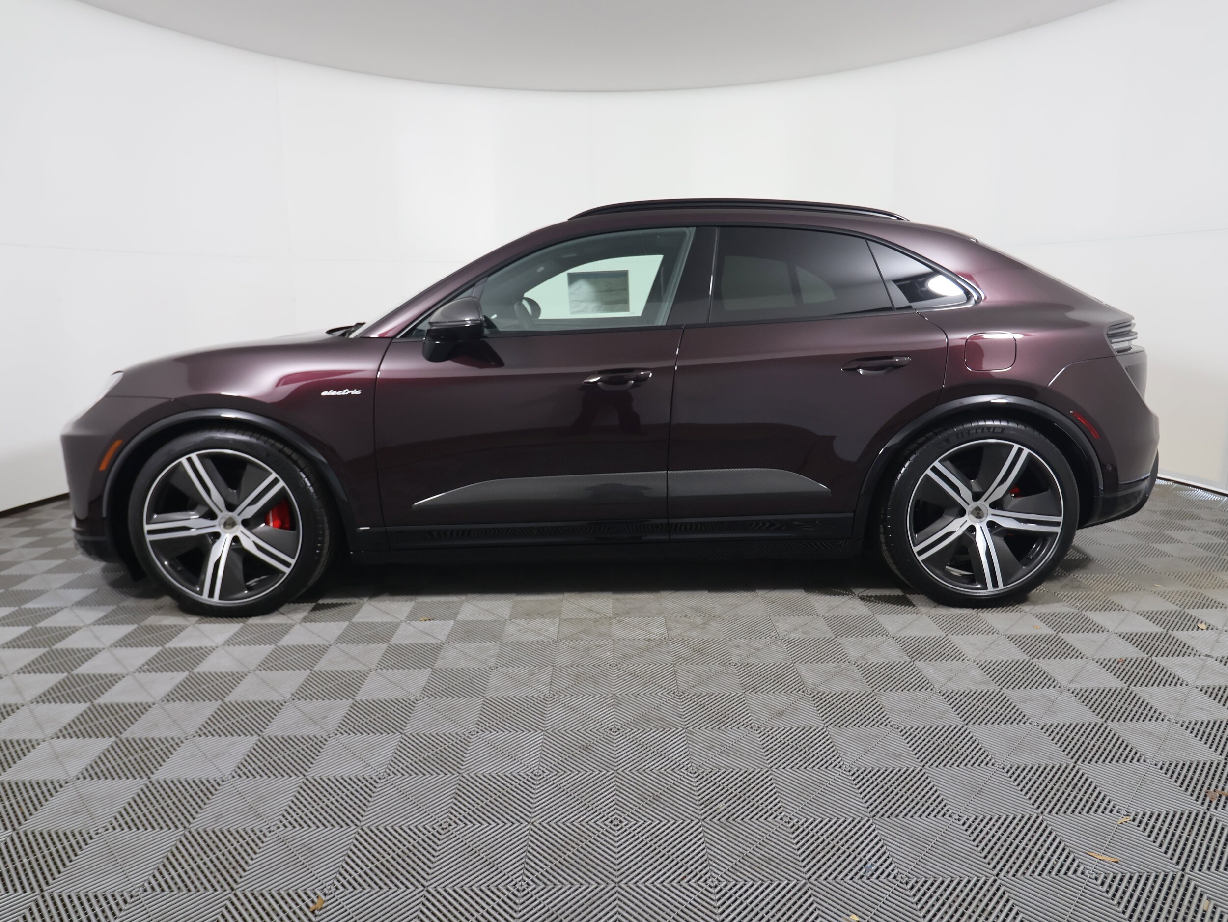 2024 Porsche Macan Electric photo 2