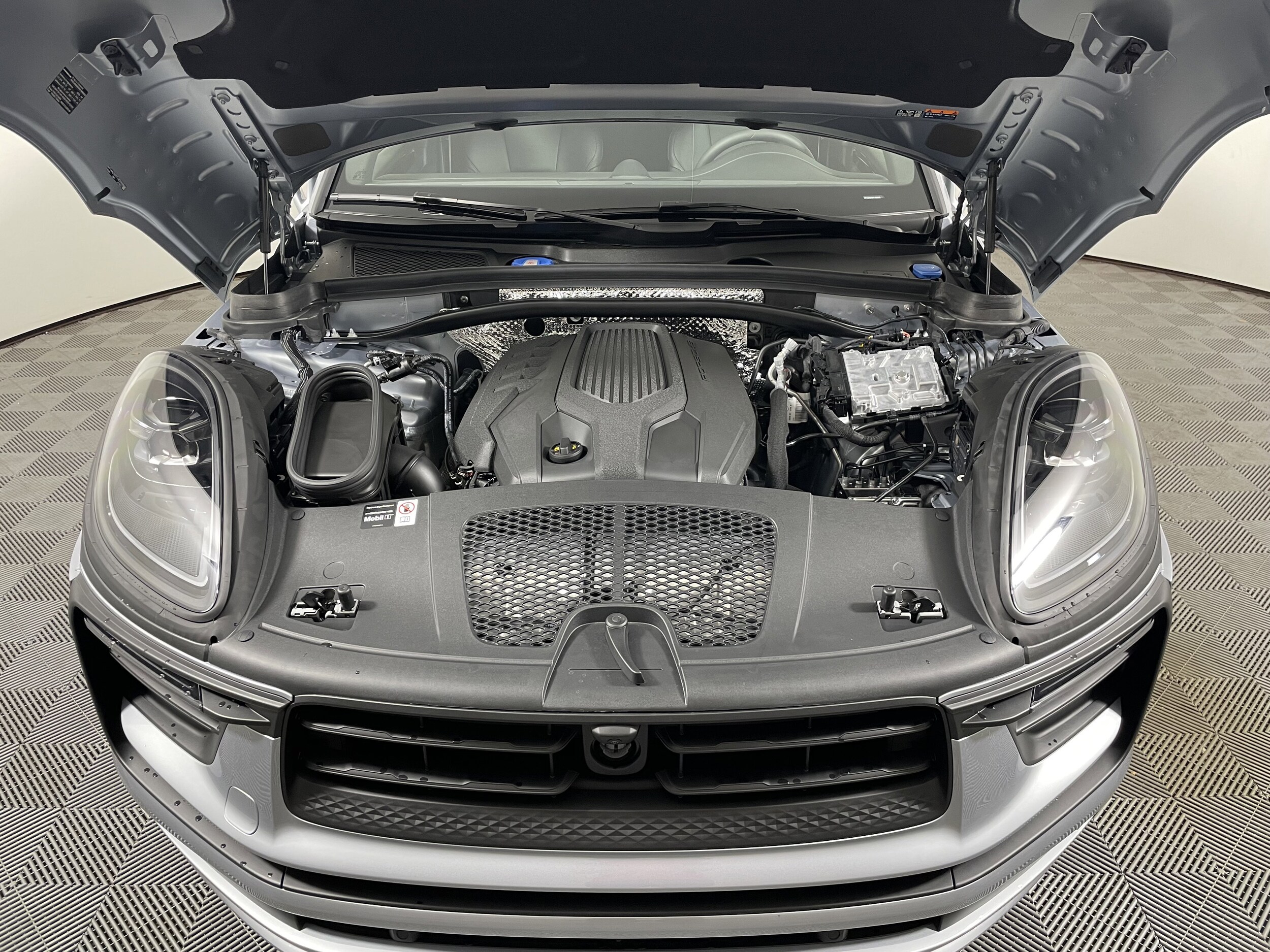 2026 Porsche Macan - Photo 22