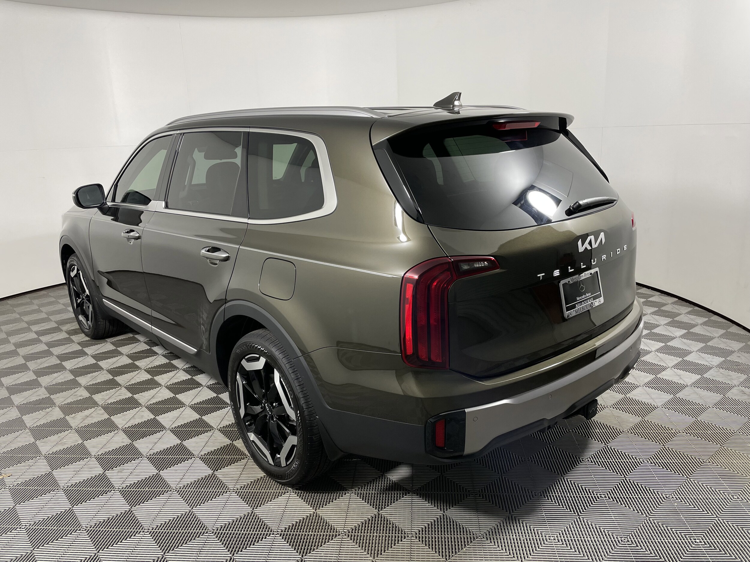 2025 Kia Telluride S photo 2