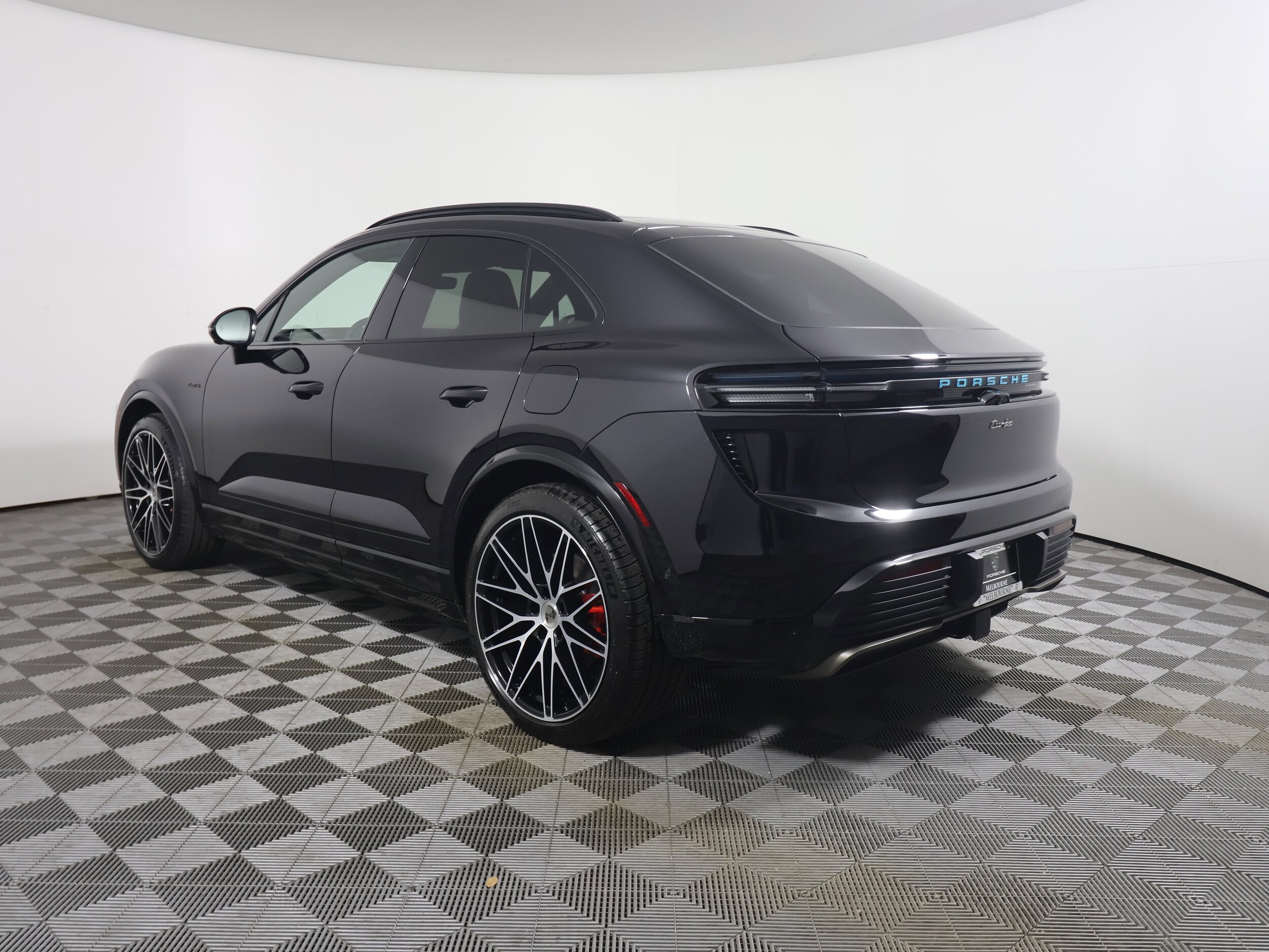 2025 Porsche Macan Electric Turbo photo 3