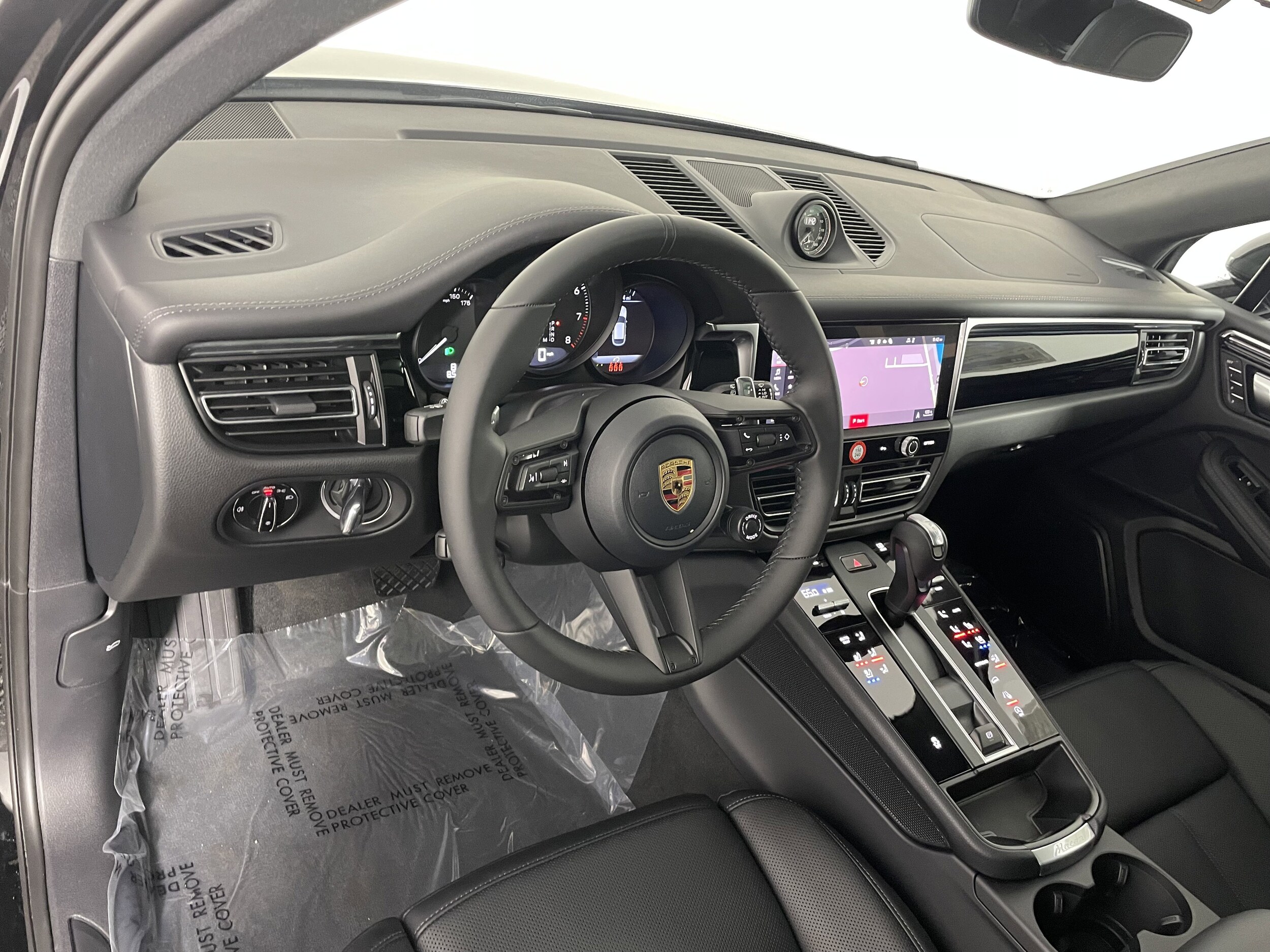 2026 Porsche Macan T photo 4