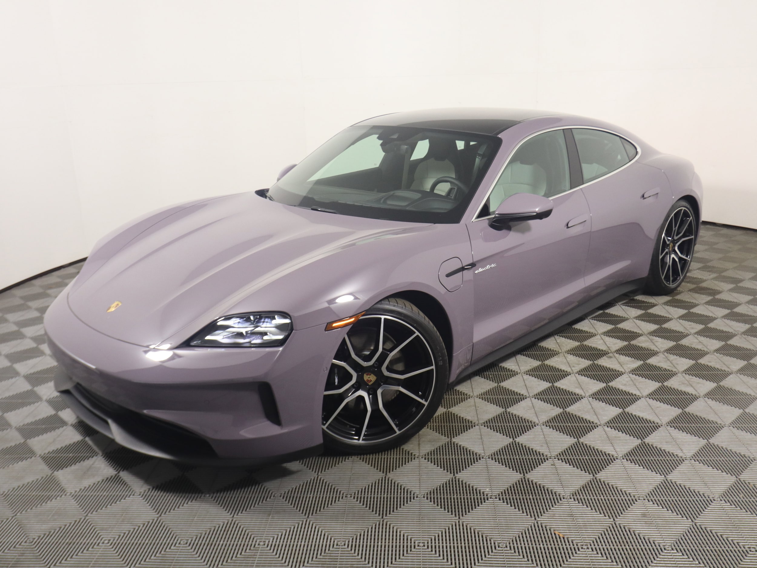 2025 Porsche Taycan S's photo