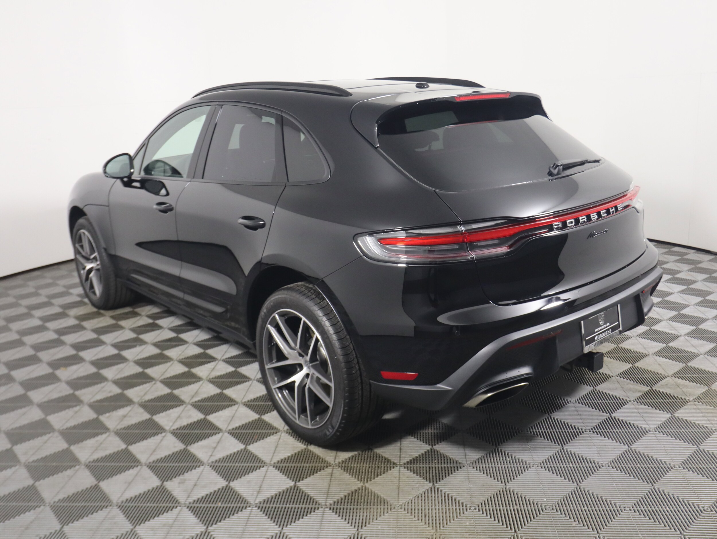 2026 Porsche Macan T photo 3