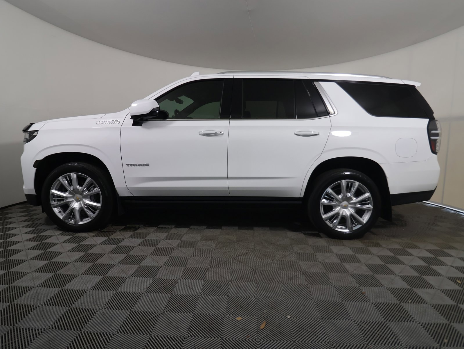 Used 2022 Chevrolet Tahoe High Country with VIN 1GNSKTKT8NR184187 for sale in Melbourne, FL