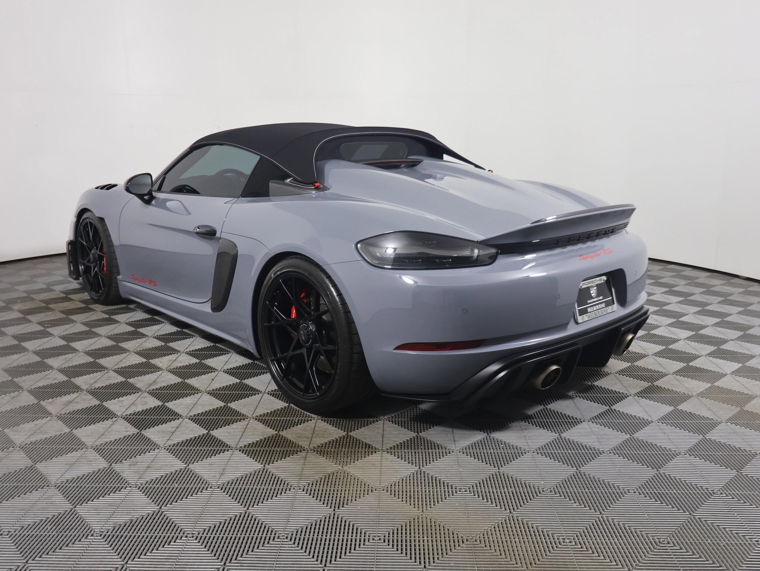 2024 Porsche Boxster Spyder photo 3