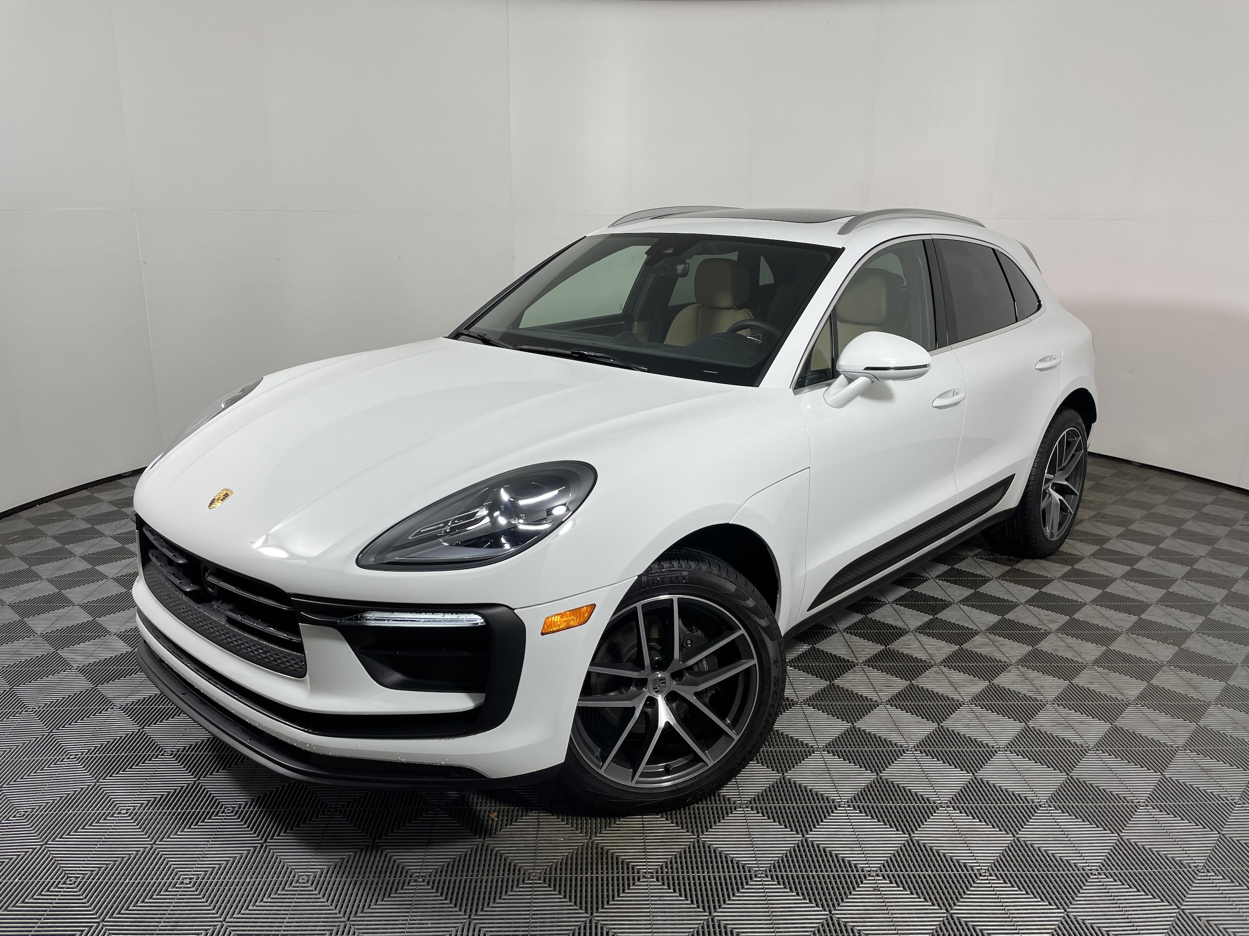 2025 Porsche Macan Base