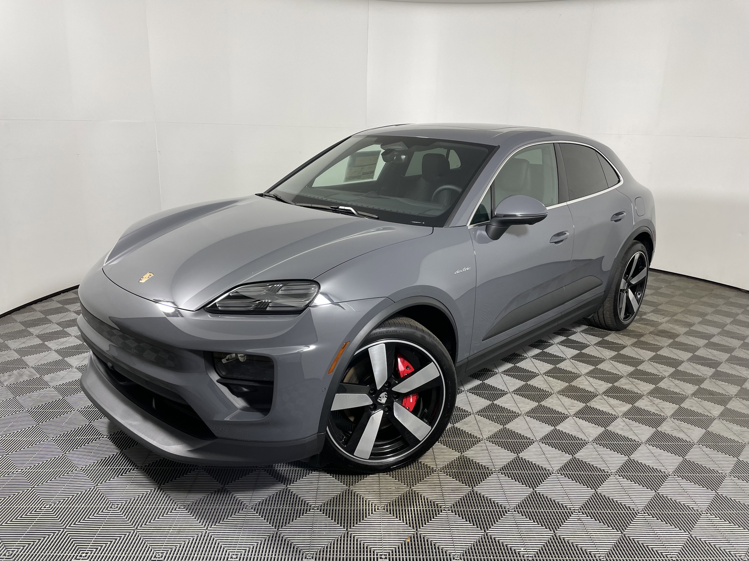 2025 Porsche Macan S