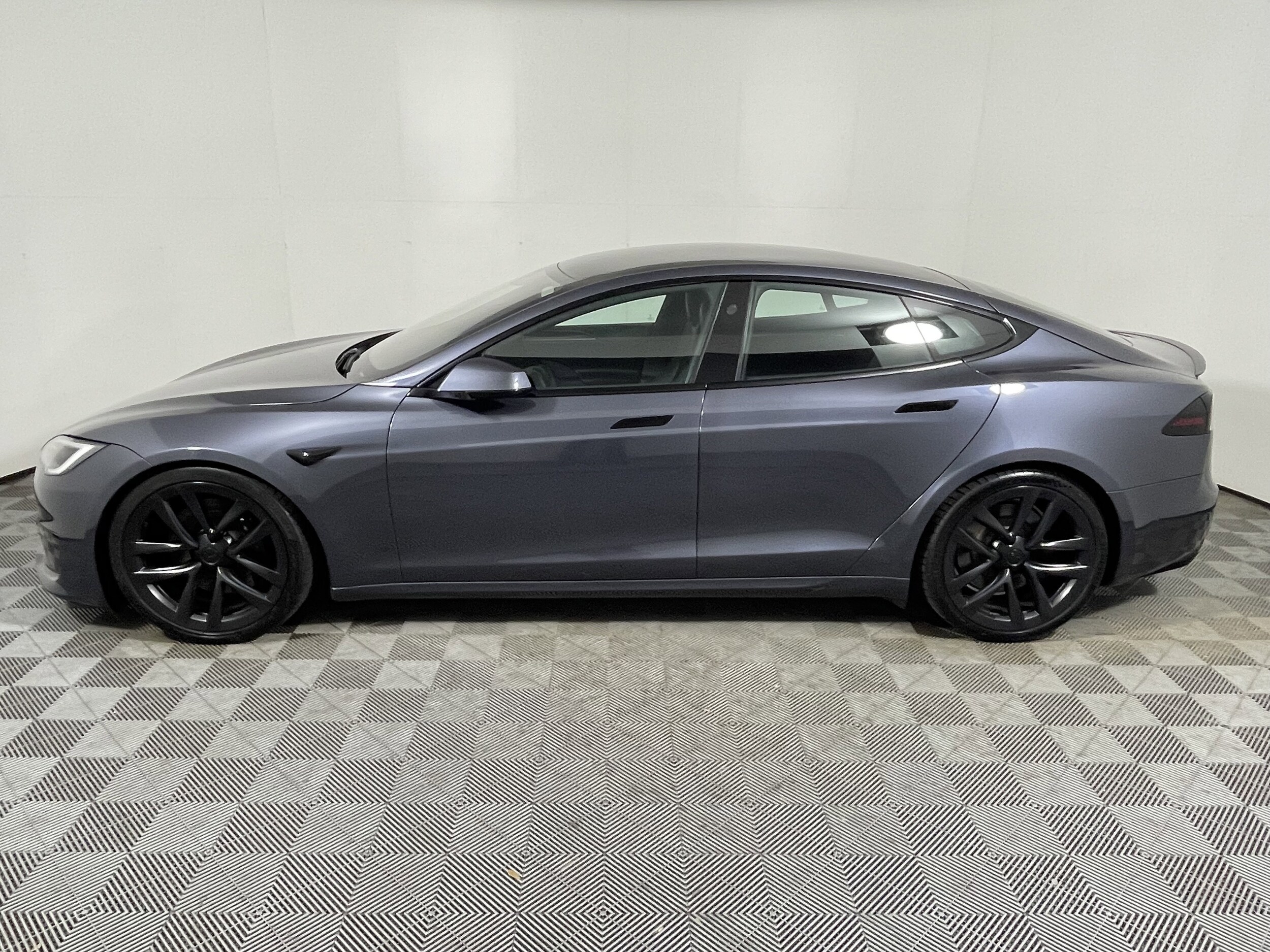 2022 Tesla Model S Plaid photo 2