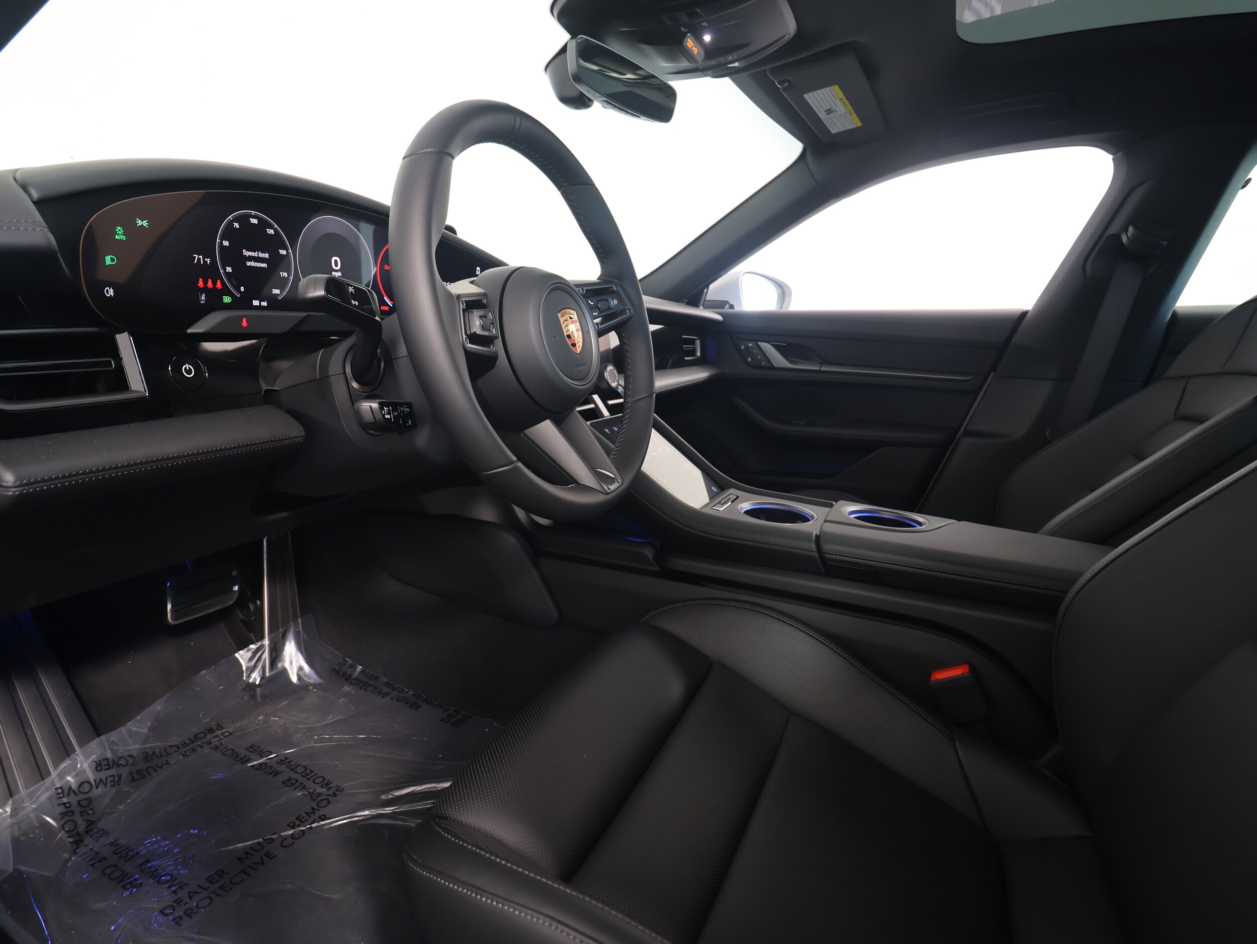2025 Porsche Taycan photo 4